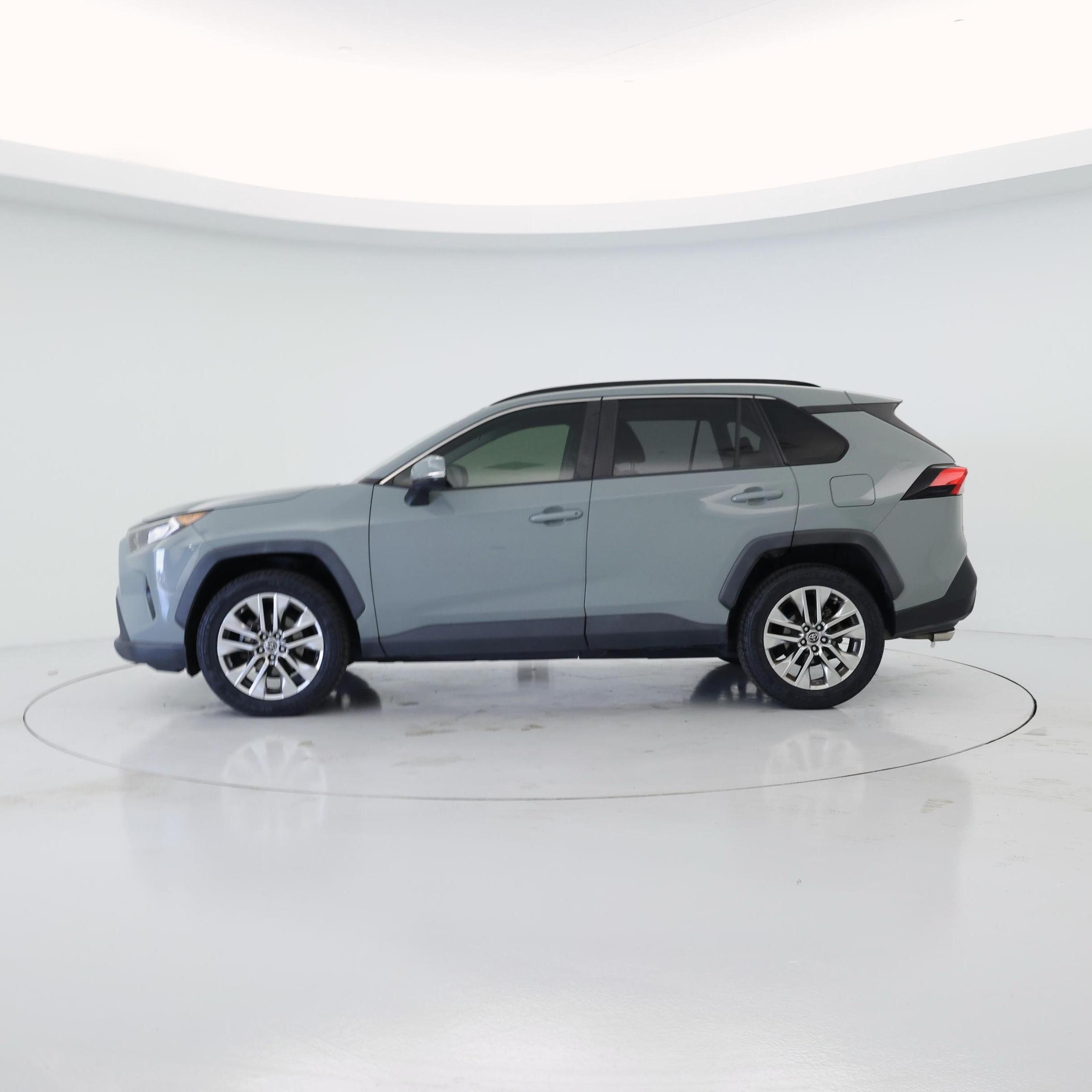 Thumbnail: 2019 Toyota RAV4 - 3