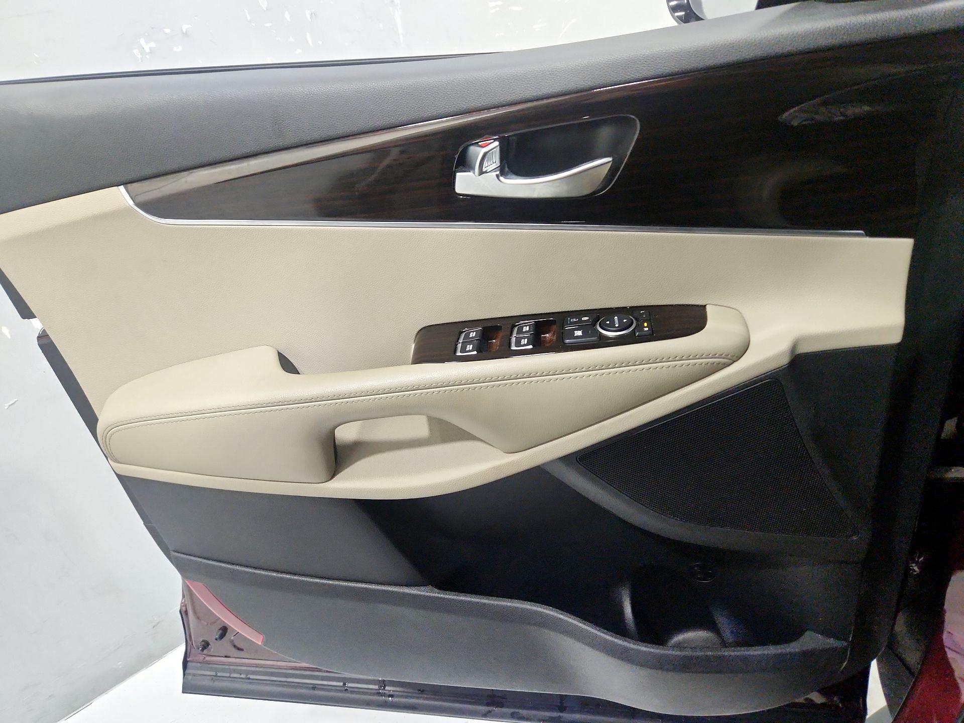 Thumbnail: 2020 Kia Sorento - 12