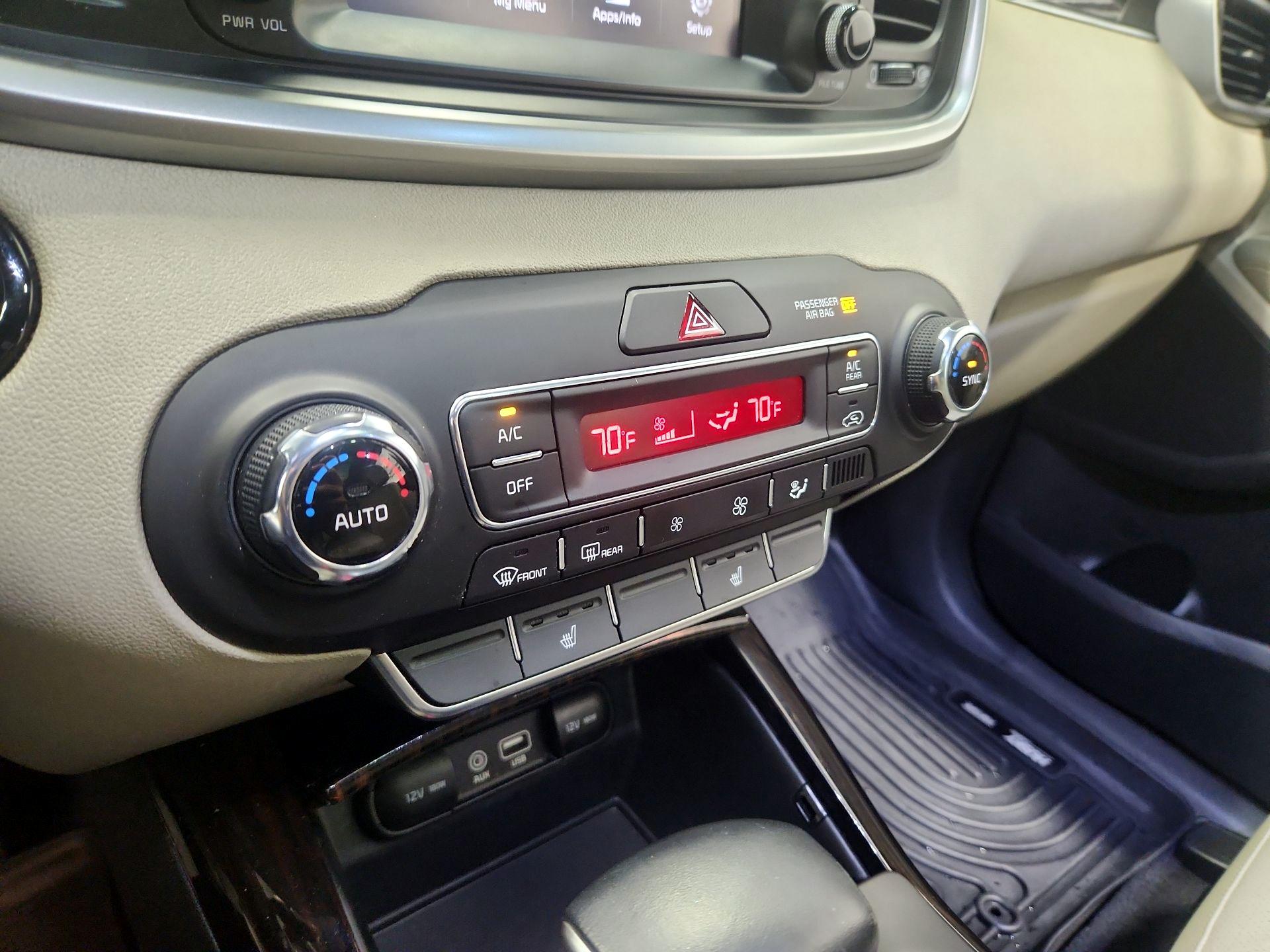 Thumbnail: 2020 Kia Sorento - 16