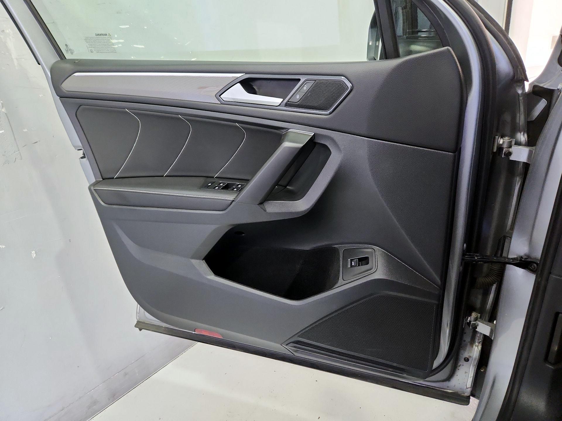 Thumbnail: 2022 Volkswagen Tiguan - 12