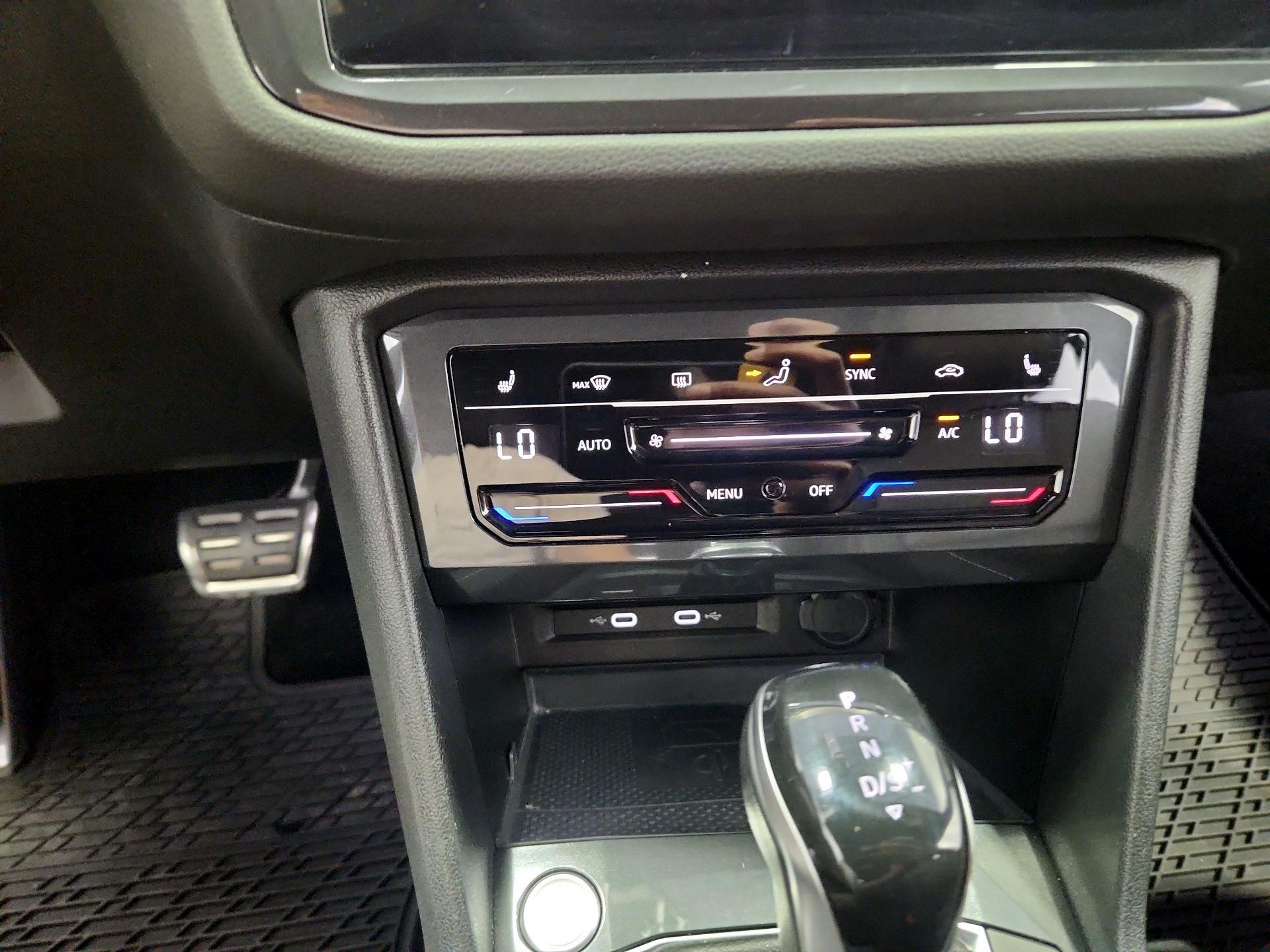 Thumbnail: 2022 Volkswagen Tiguan - 16