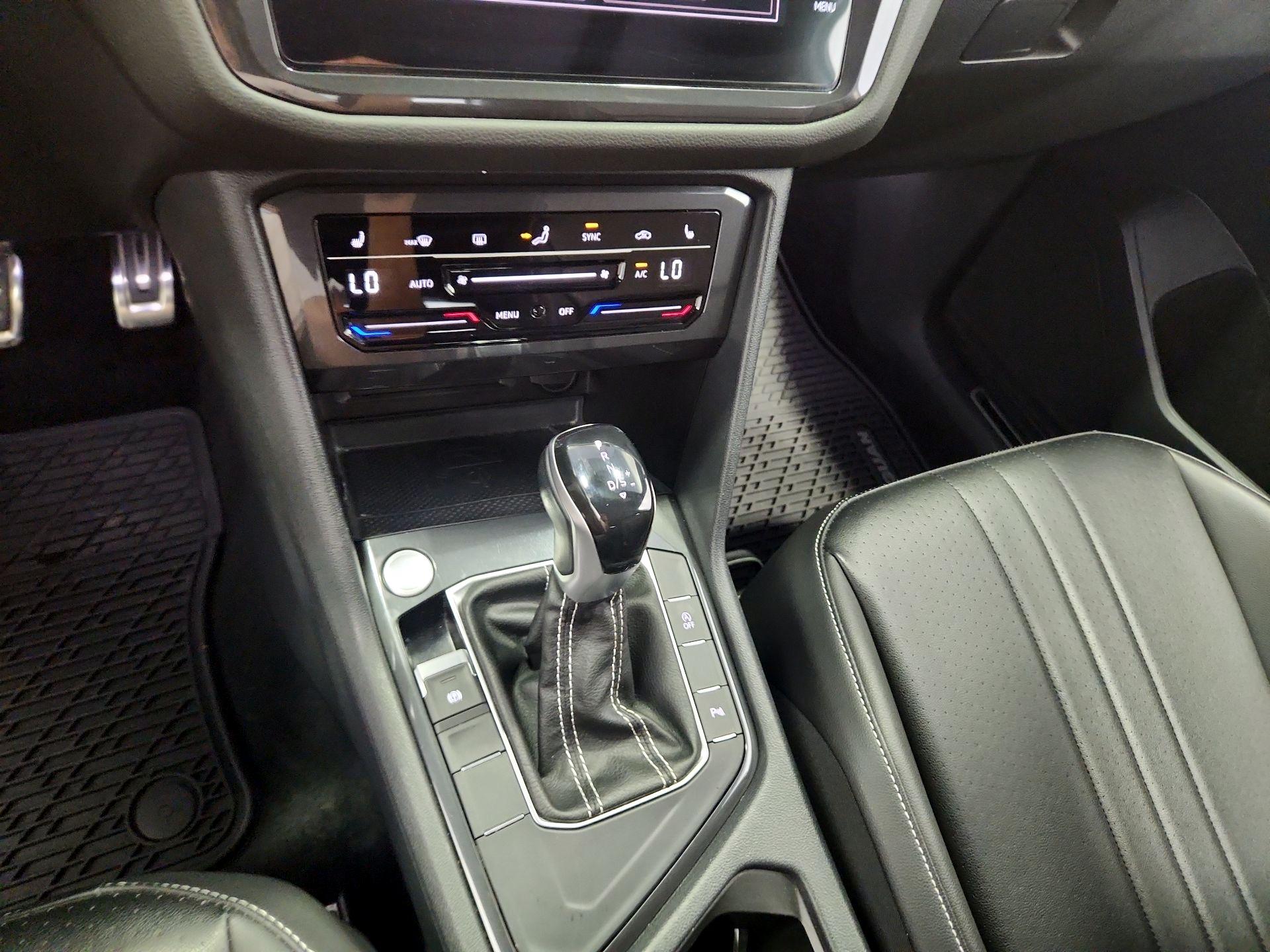 Thumbnail: 2022 Volkswagen Tiguan - 17