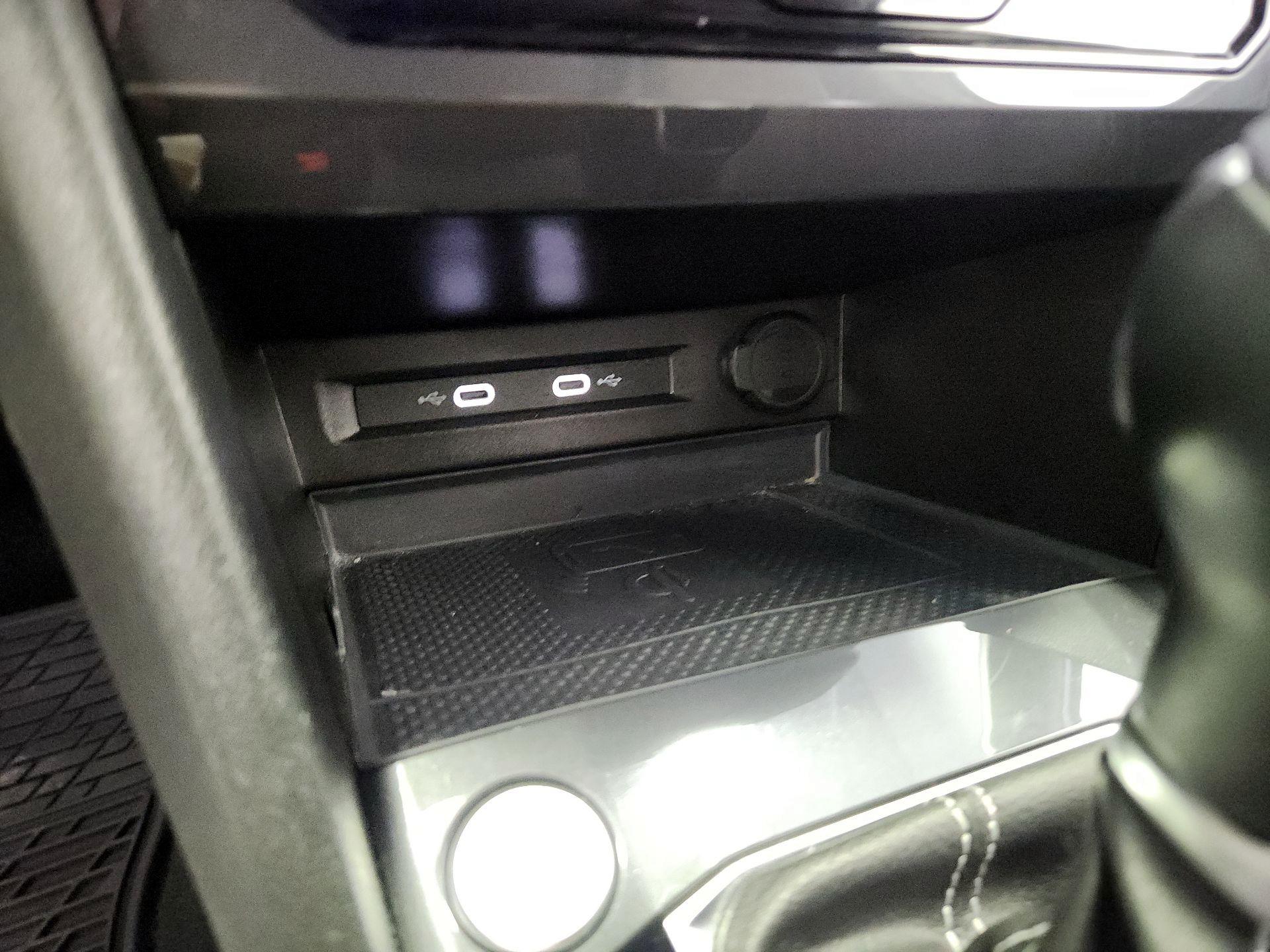 Thumbnail: 2022 Volkswagen Tiguan - 18