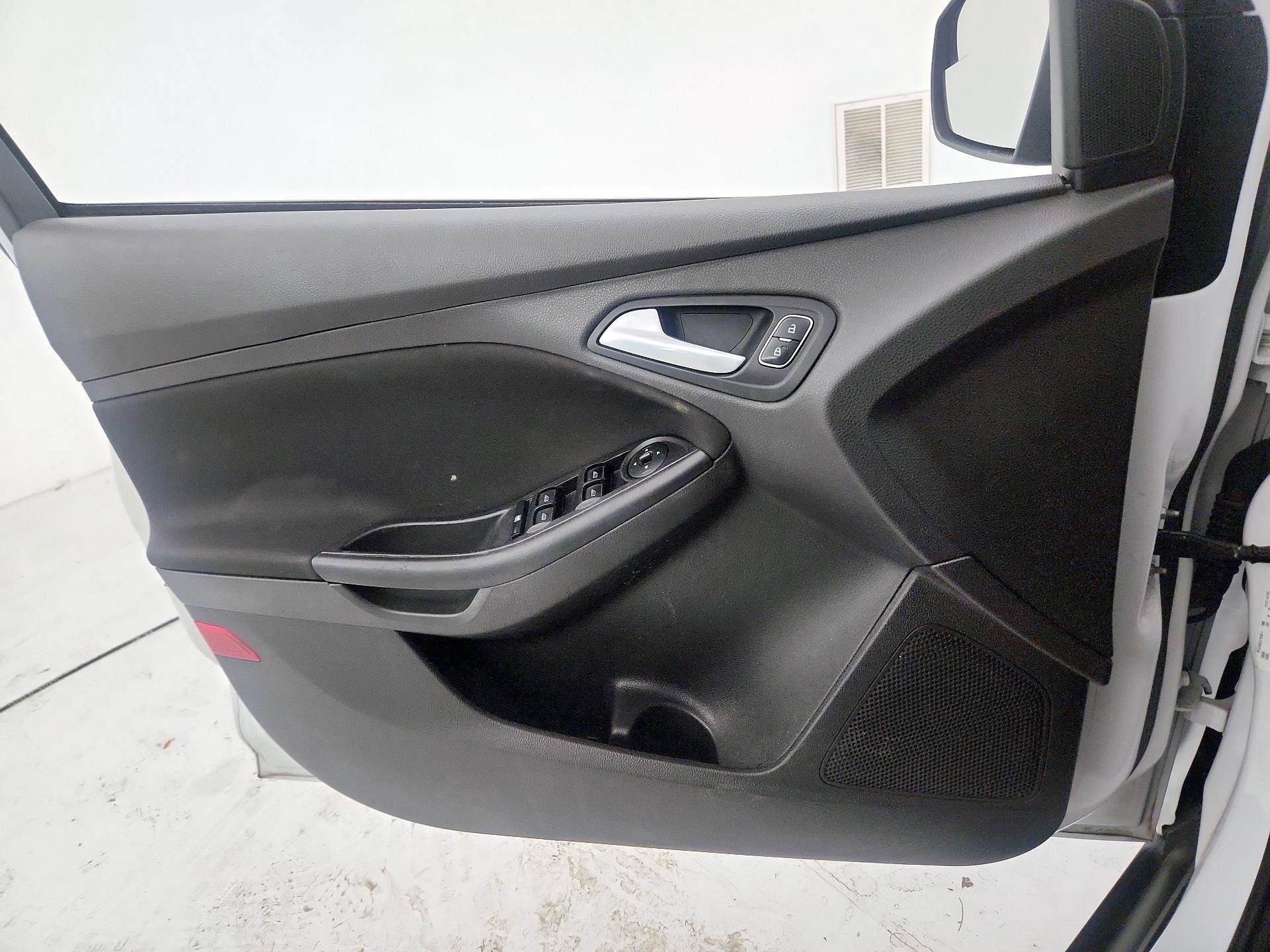 Thumbnail: 2017 Ford Focus - 12