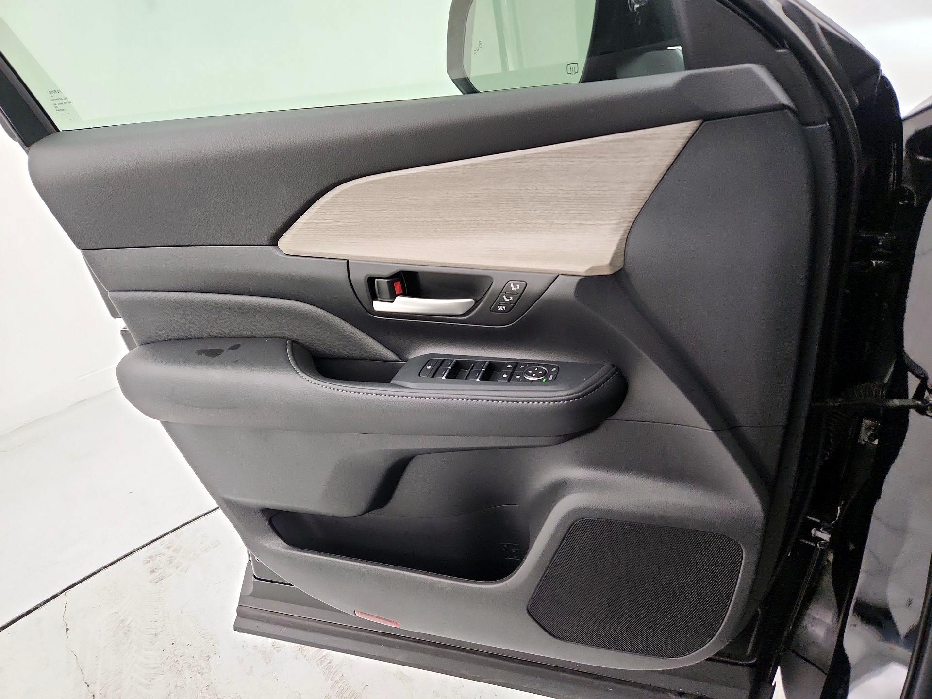 Thumbnail: 2026 Toyota Grand Highlander - 12