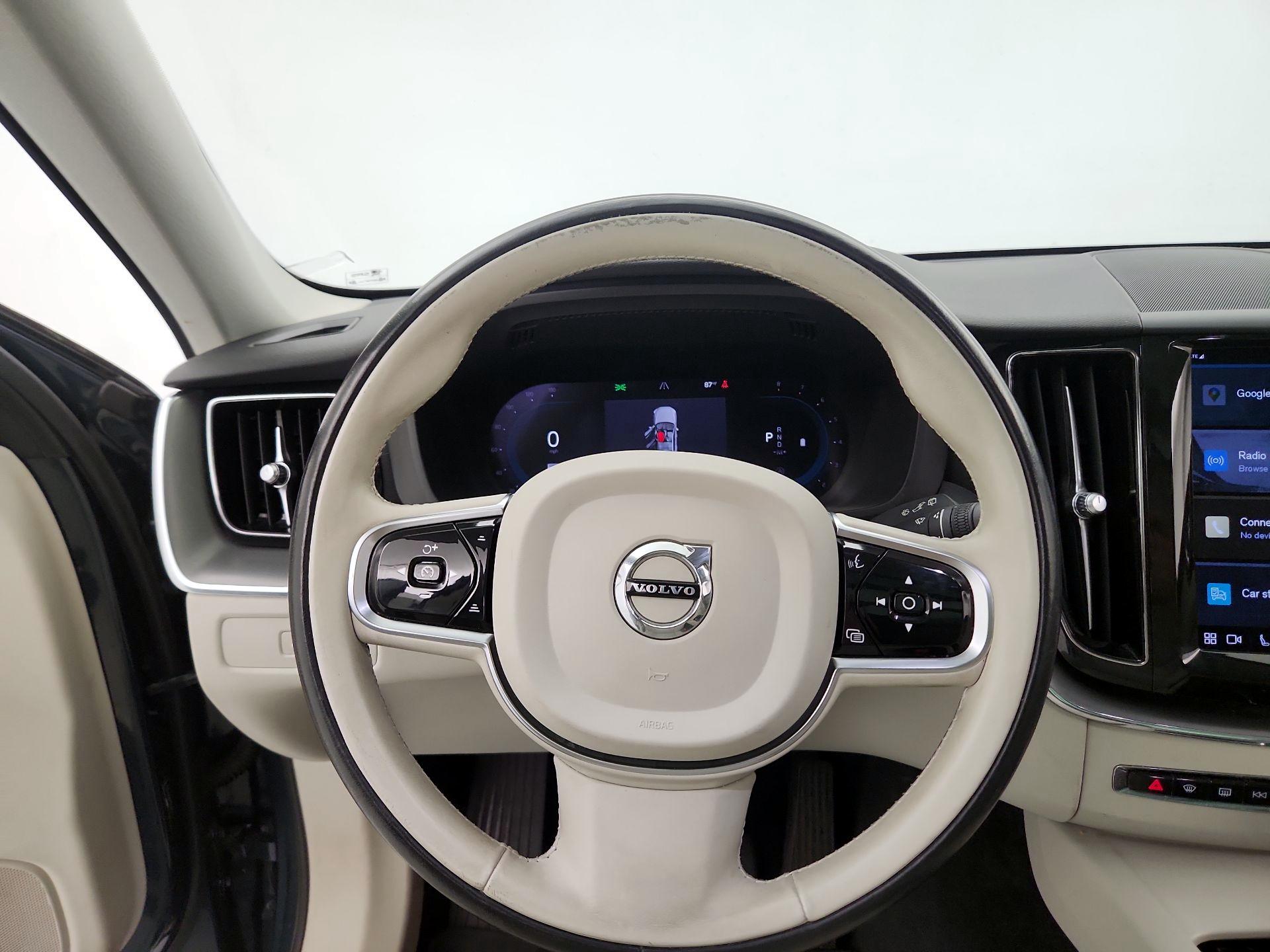 Thumbnail: 2023 Volvo XC60 - 10