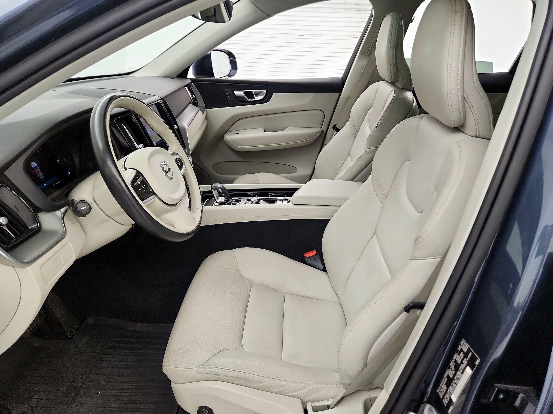 Thumbnail: 2023 Volvo XC60 - 11