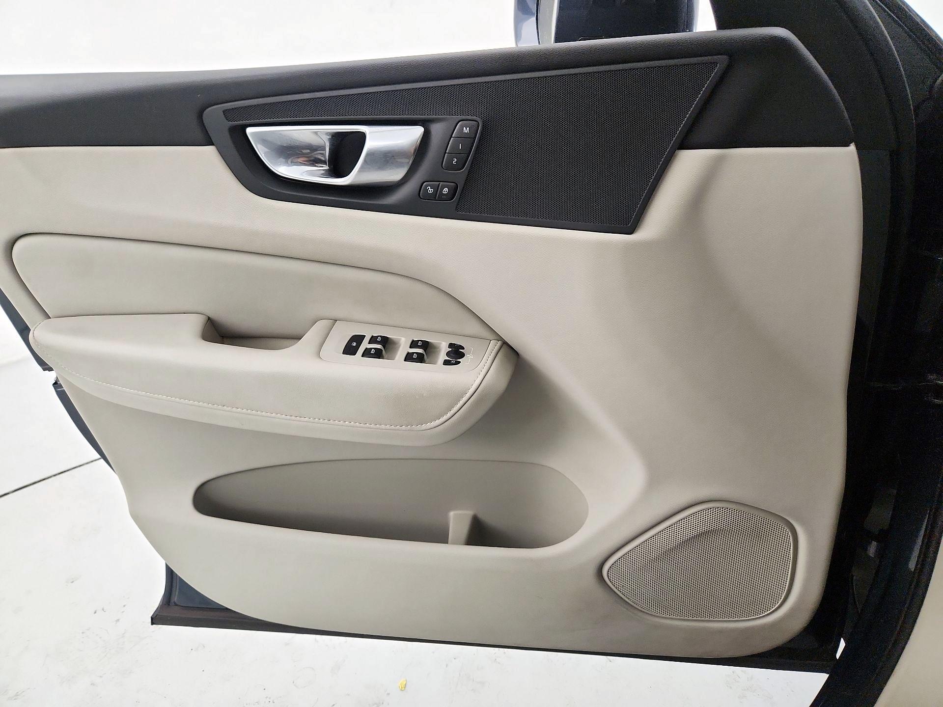 Thumbnail: 2023 Volvo XC60 - 12