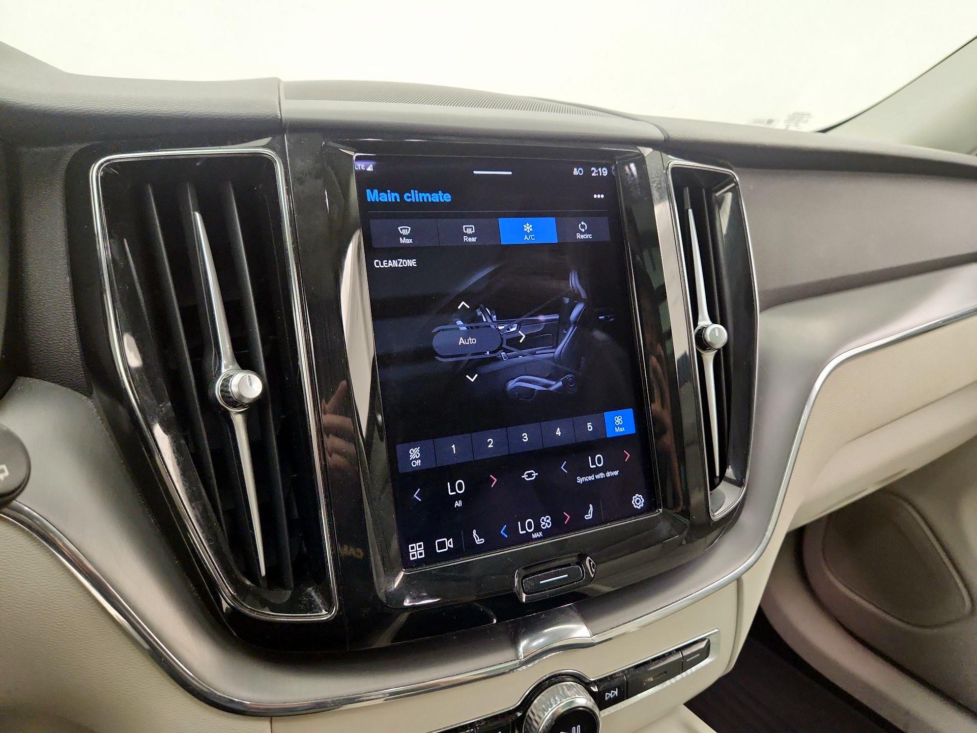 Thumbnail: 2023 Volvo XC60 - 16