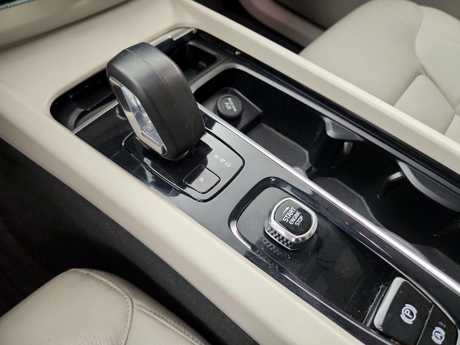 Thumbnail: 2023 Volvo XC60 - 17