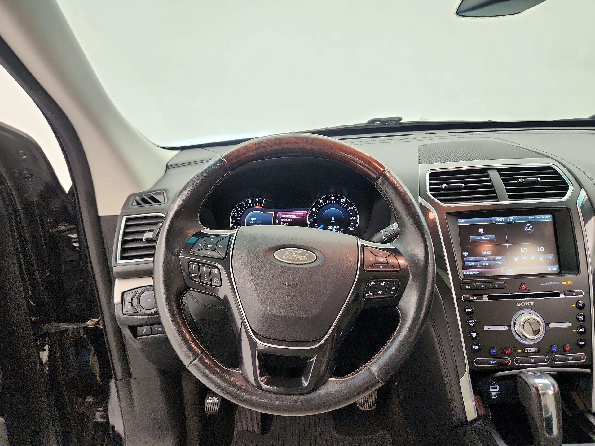 Thumbnail: 2016 Ford Explorer - 10