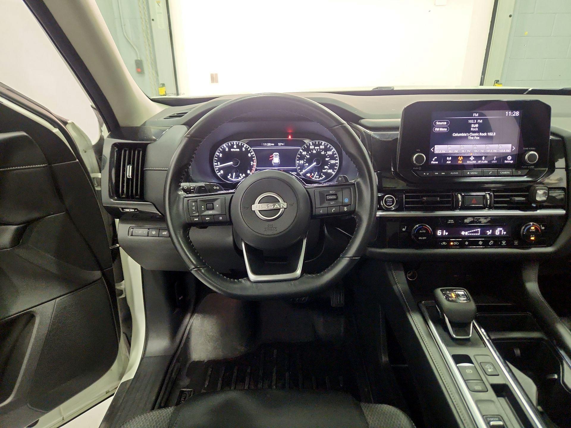 Thumbnail: 2023 Nissan Pathfinder - 10