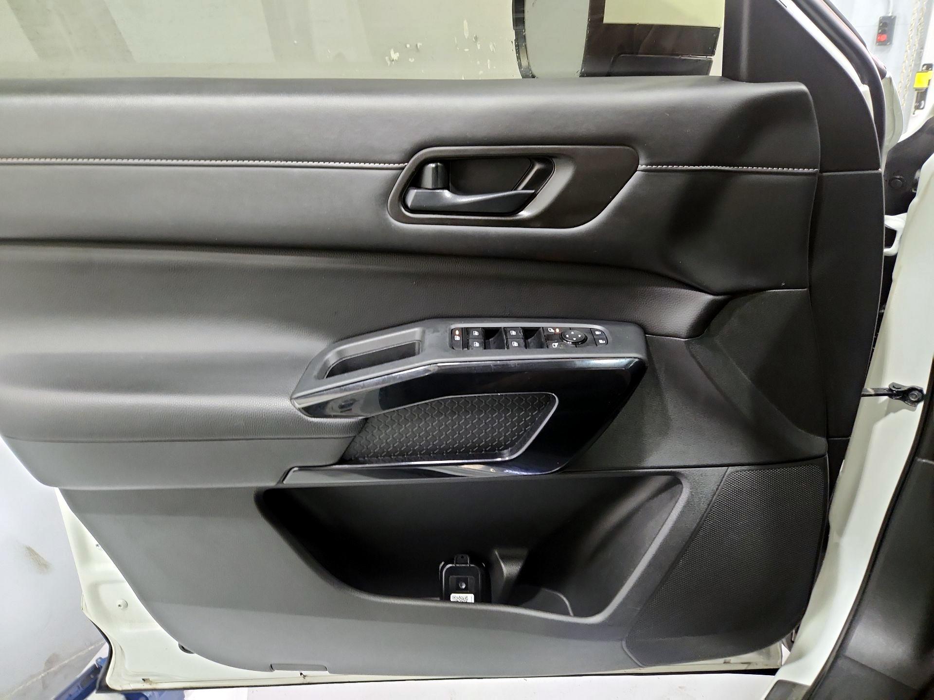 Thumbnail: 2023 Nissan Pathfinder - 12