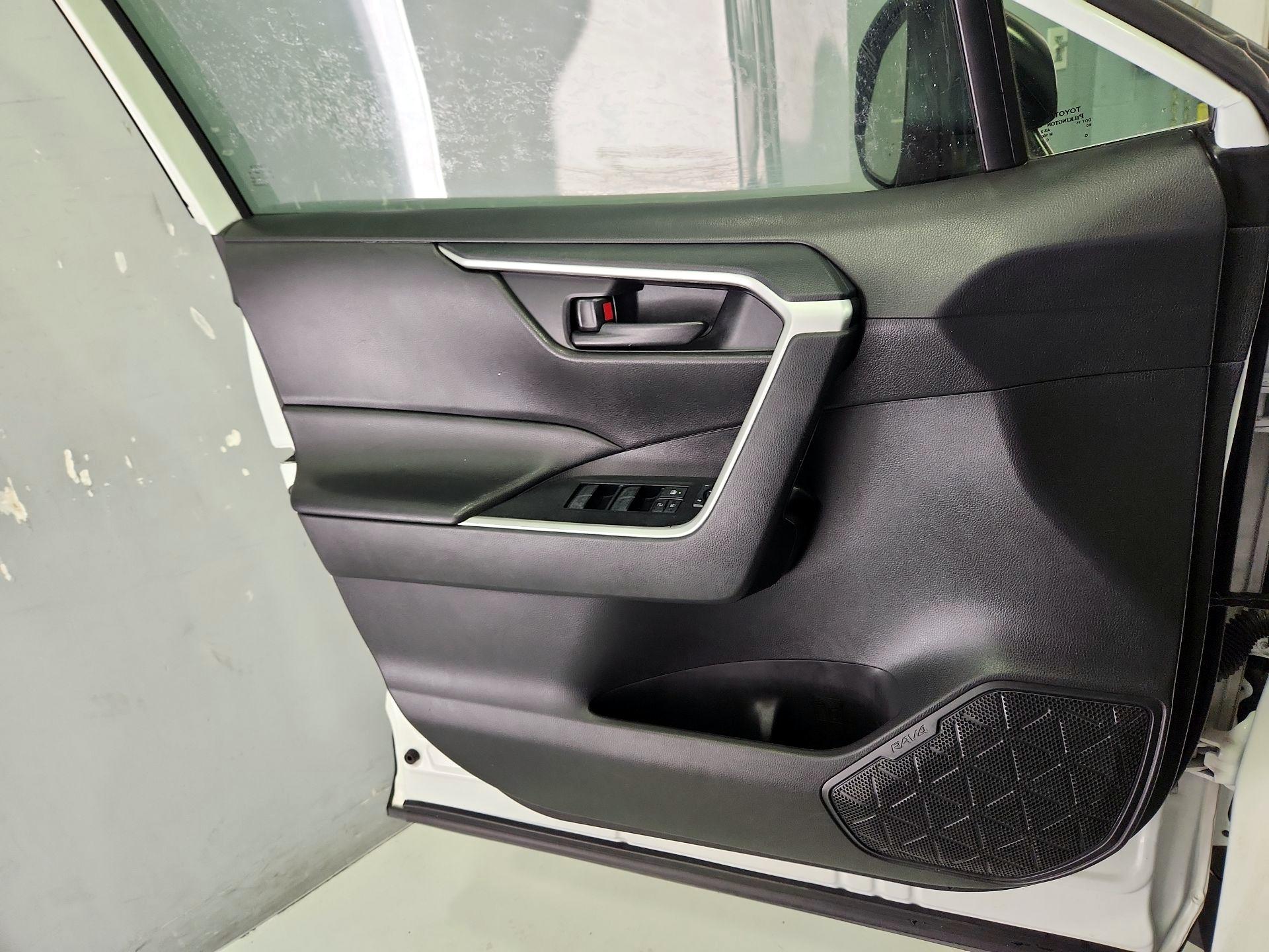 Thumbnail: 2021 Toyota RAV4 - 12