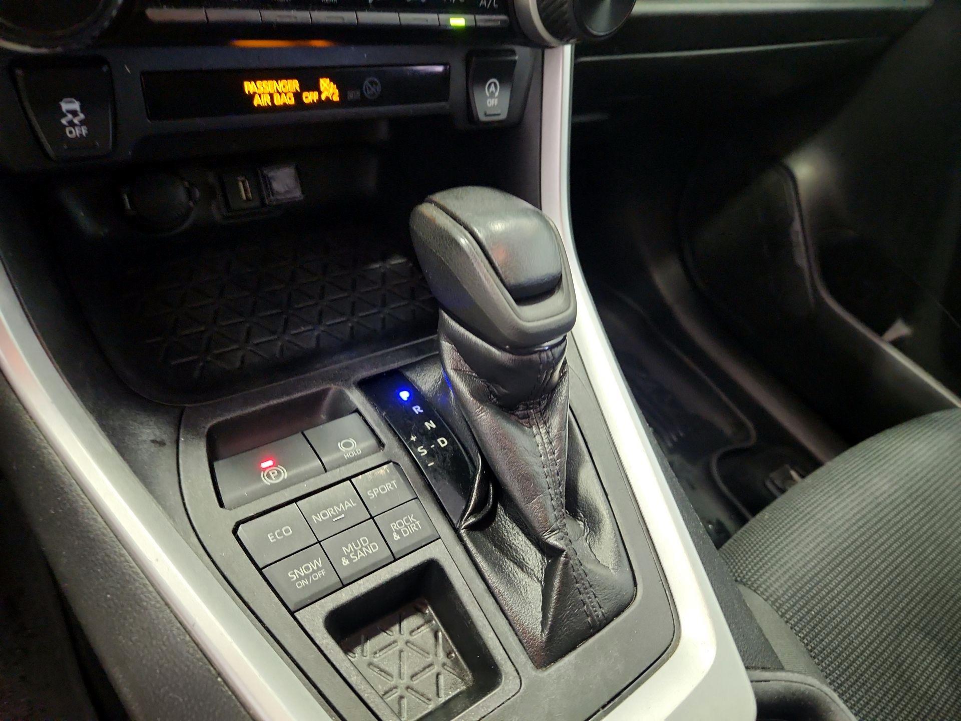 Thumbnail: 2021 Toyota RAV4 - 17