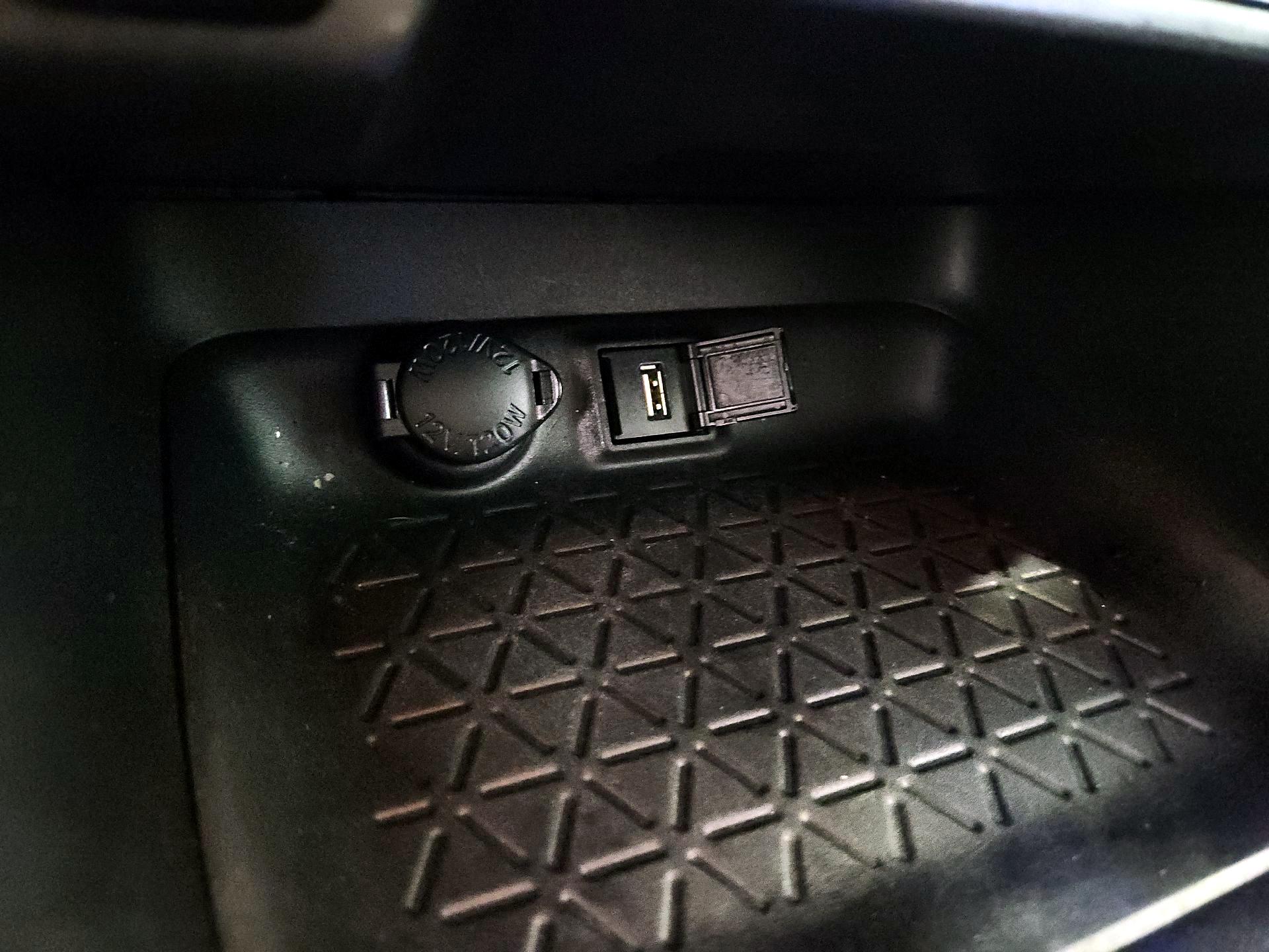 Thumbnail: 2021 Toyota RAV4 - 18