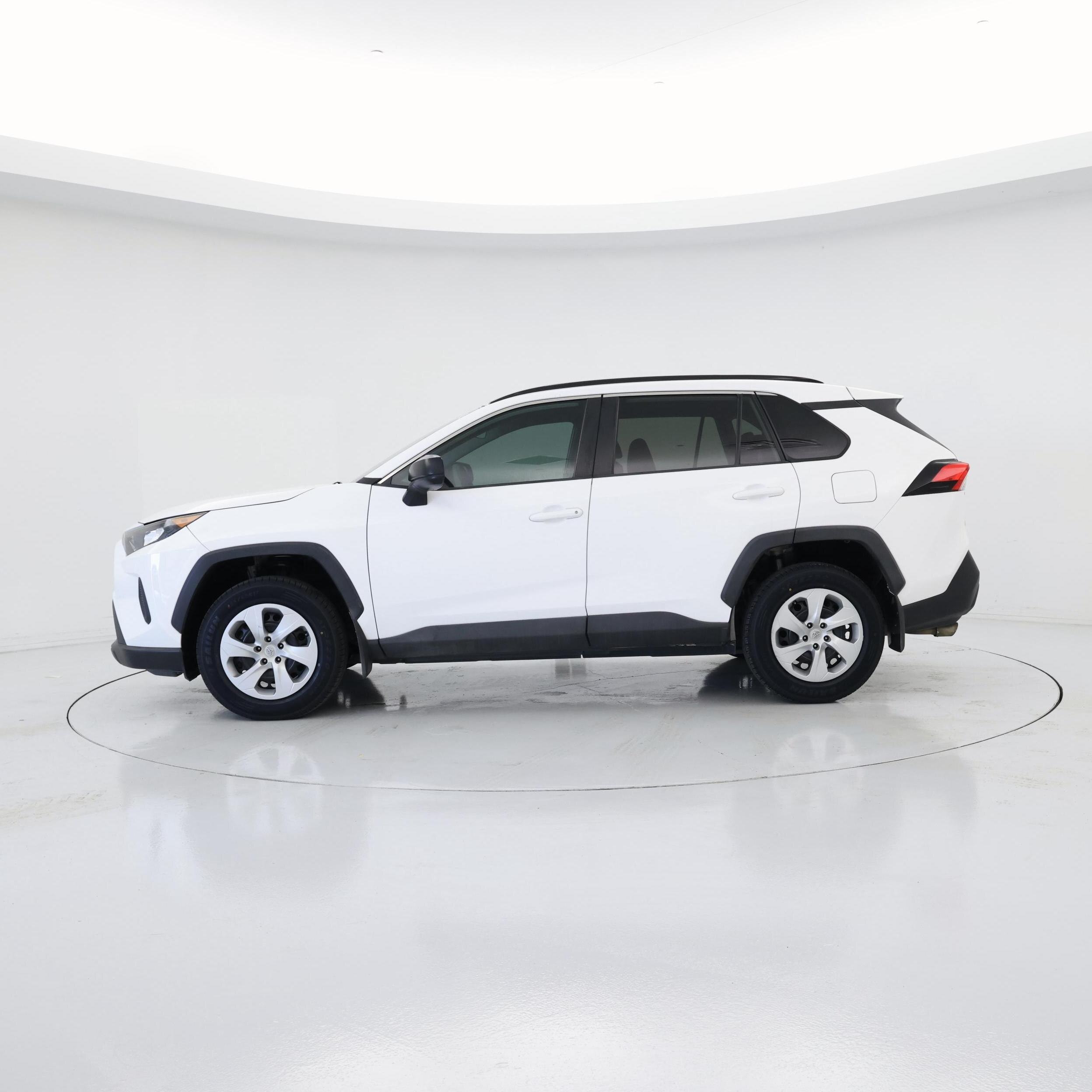 Thumbnail: 2021 Toyota RAV4 - 3