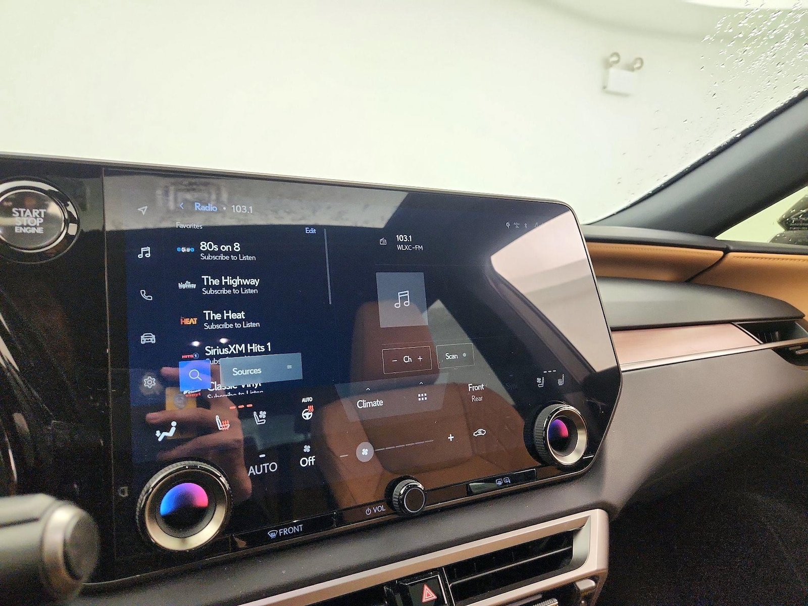 2025 Lexus RX 350 - Photo 17