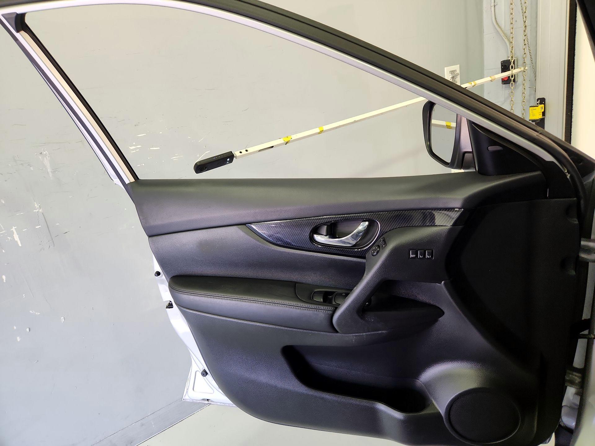 Thumbnail: 2019 Nissan Rogue - 12