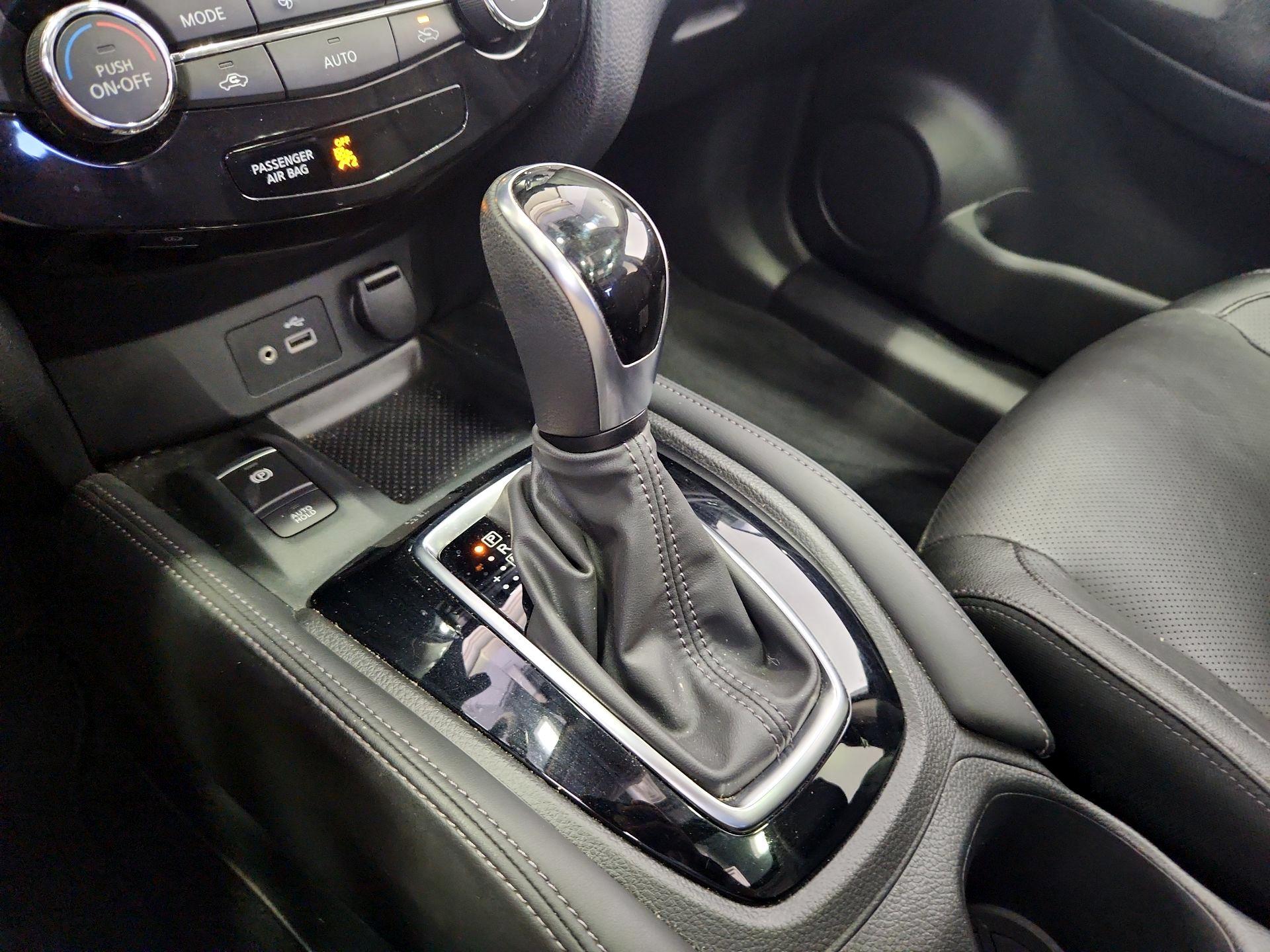 Thumbnail: 2019 Nissan Rogue - 18