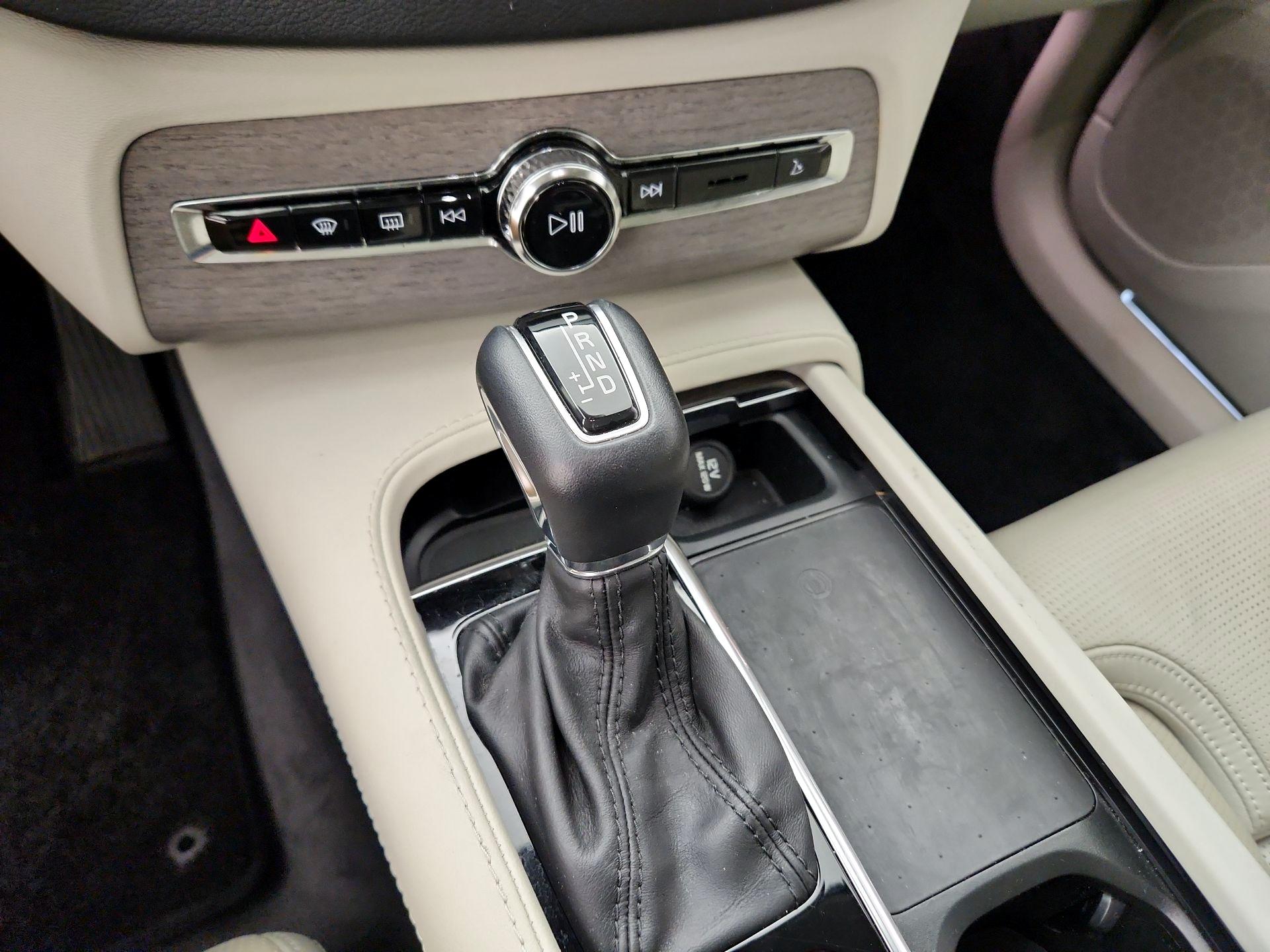 Thumbnail: 2022 Volvo XC90 - 17