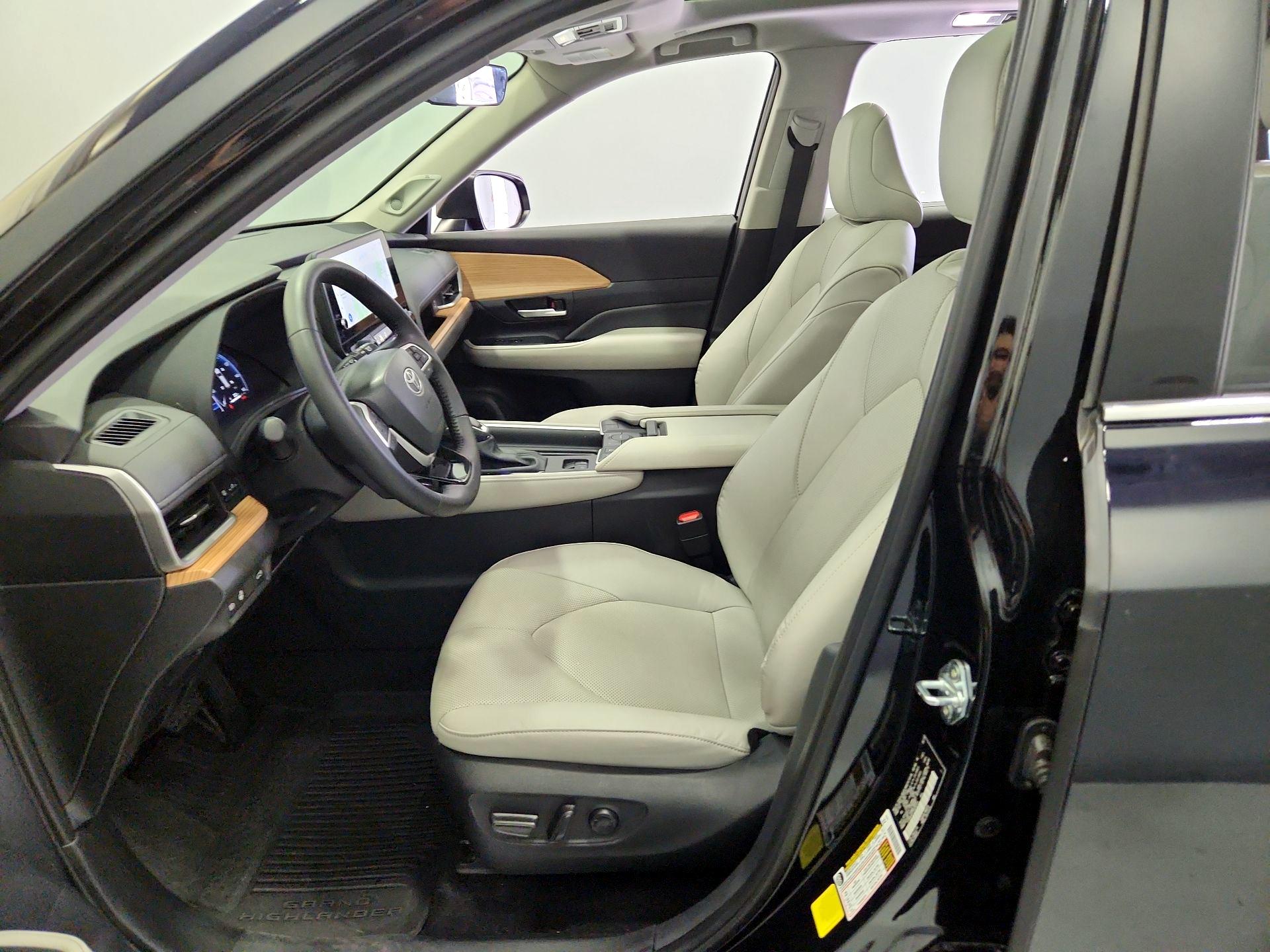 Thumbnail: 2025 Toyota Grand Highlander - 11