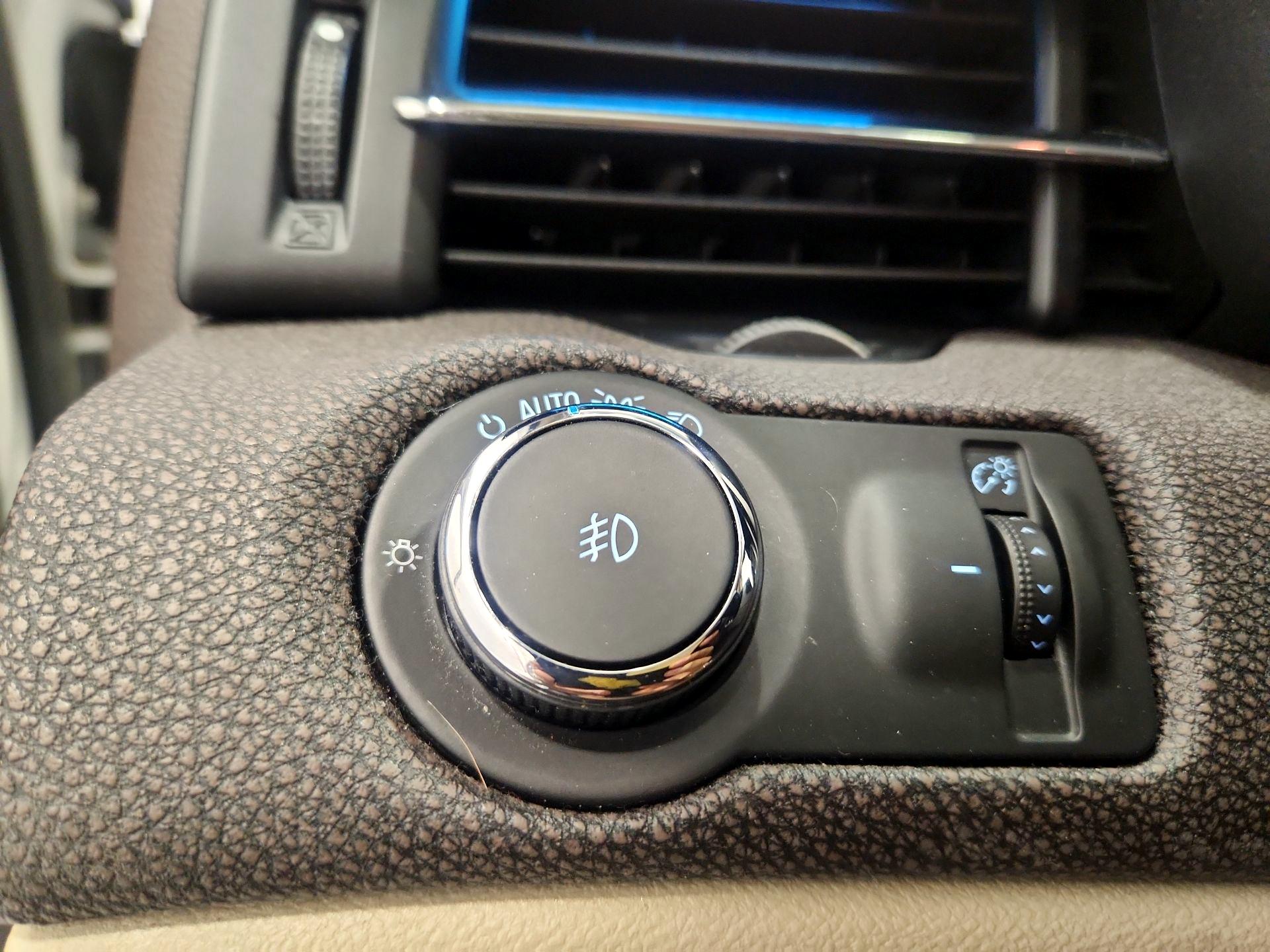 Thumbnail: 2015 Chevrolet Malibu - 13