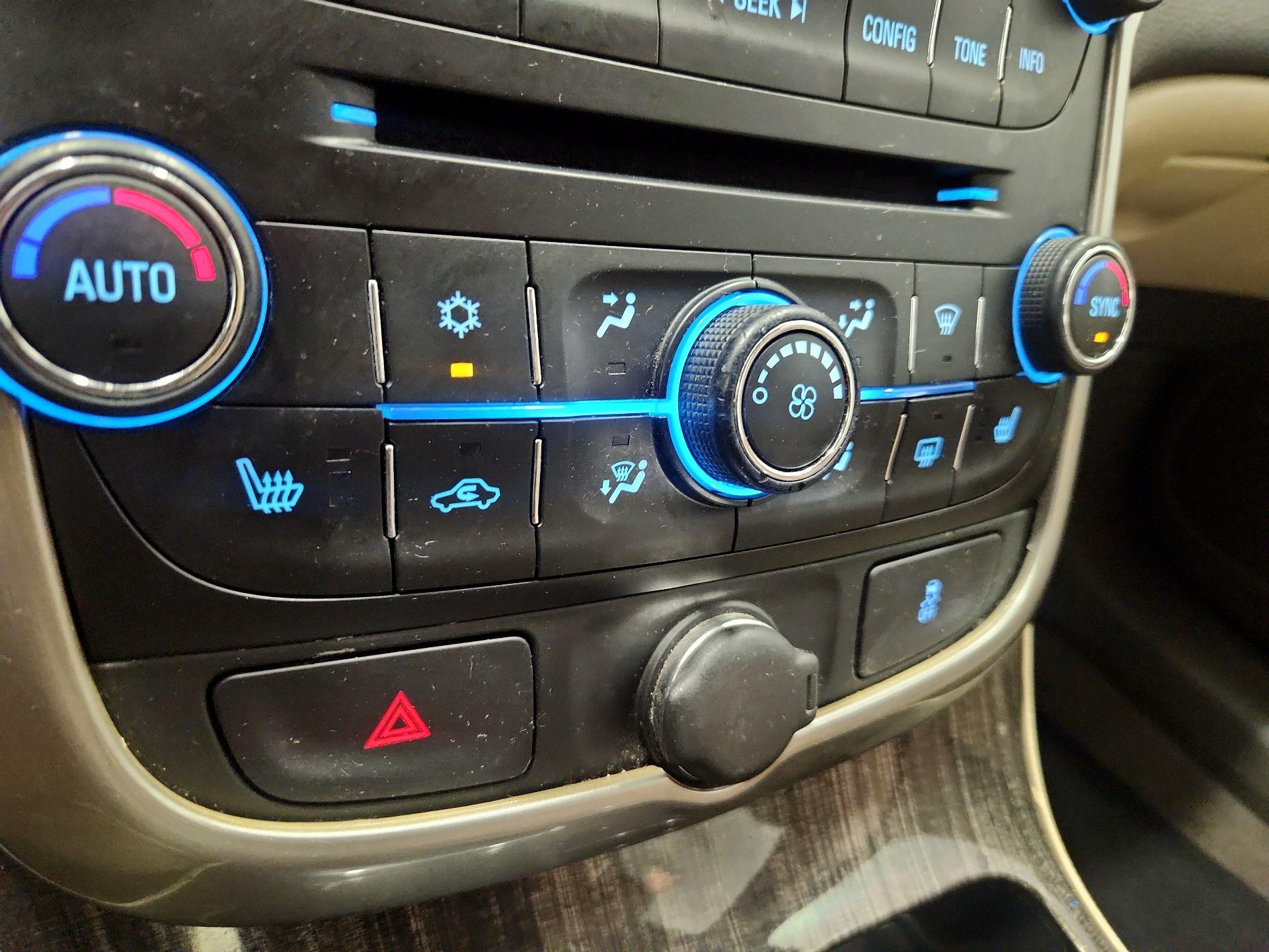 Thumbnail: 2015 Chevrolet Malibu - 16