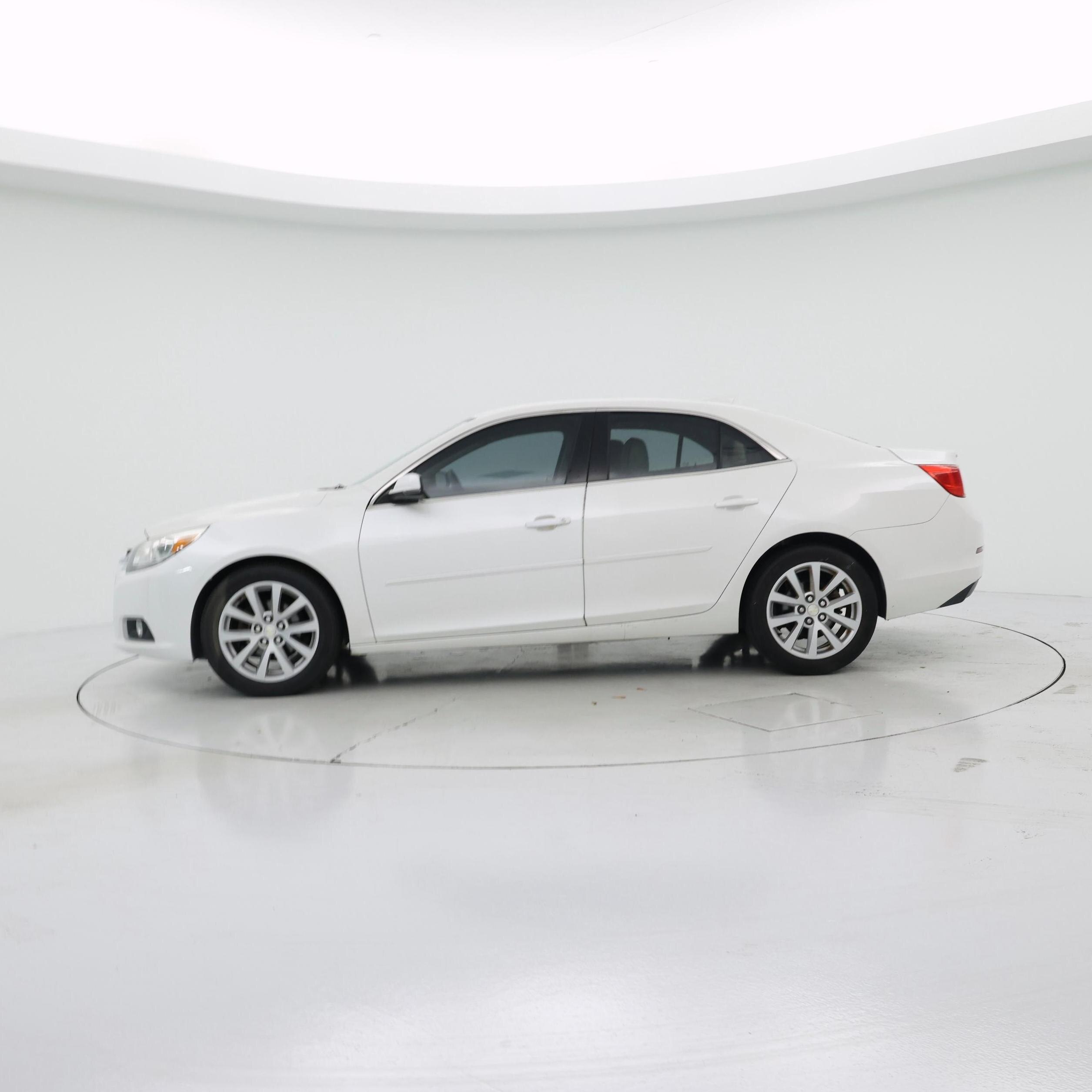 Thumbnail: 2015 Chevrolet Malibu - 3
