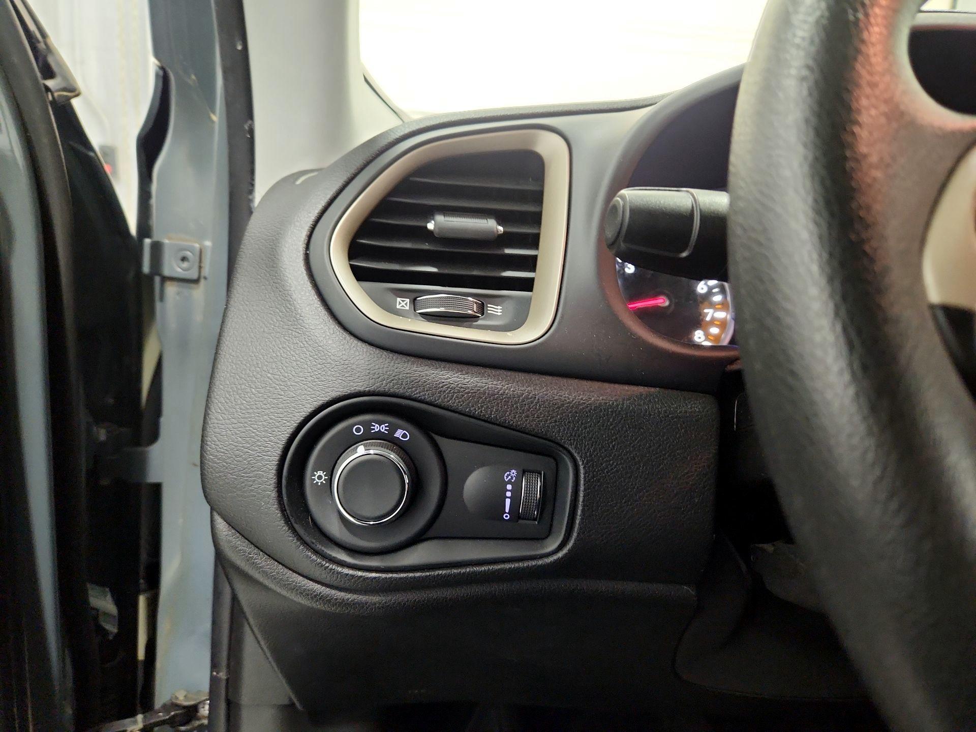 Thumbnail: 2017 Jeep Renegade - 13