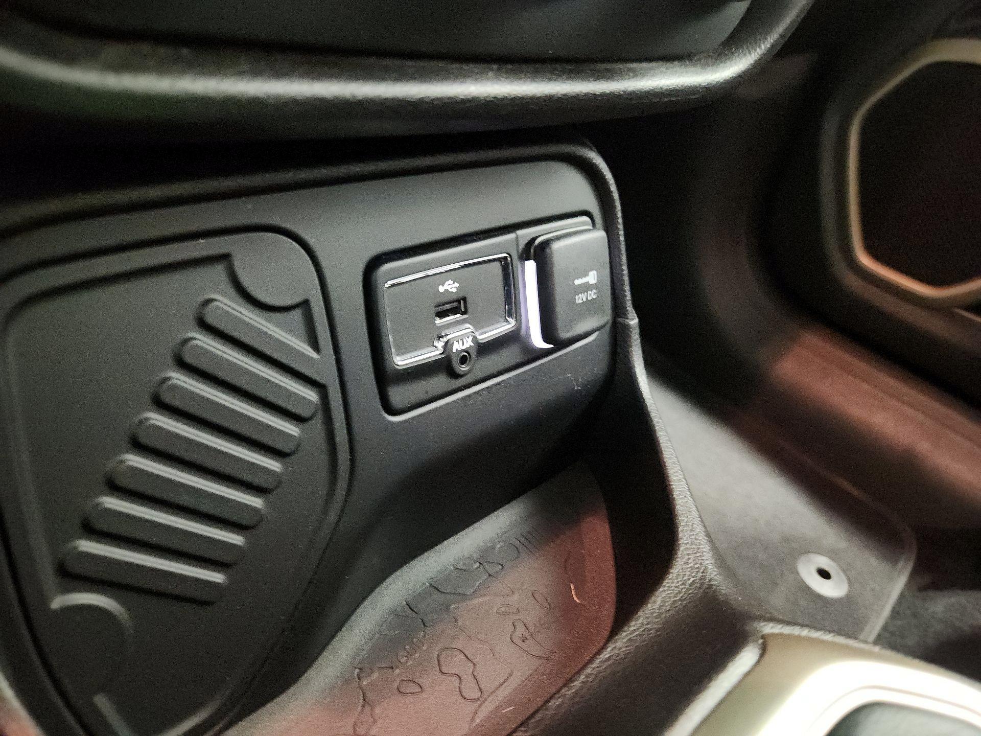 Thumbnail: 2017 Jeep Renegade - 17