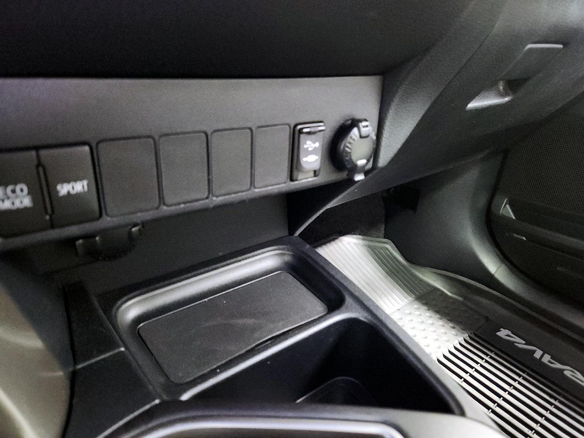 Thumbnail: 2018 Toyota RAV4 - 18