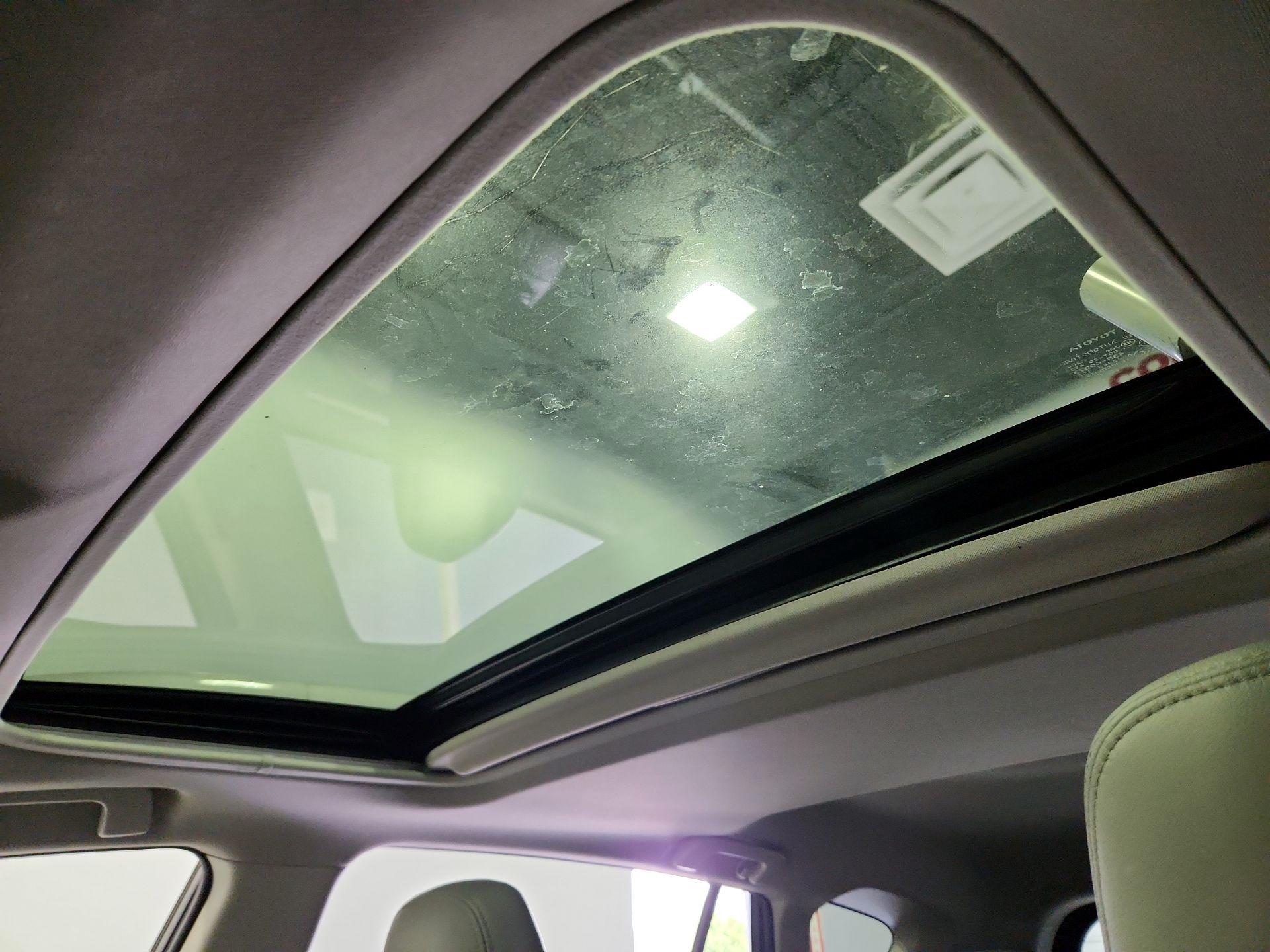 Thumbnail: 2018 Toyota RAV4 - 19