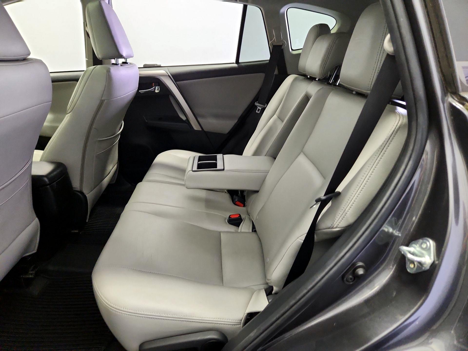 Thumbnail: 2018 Toyota RAV4 - 20