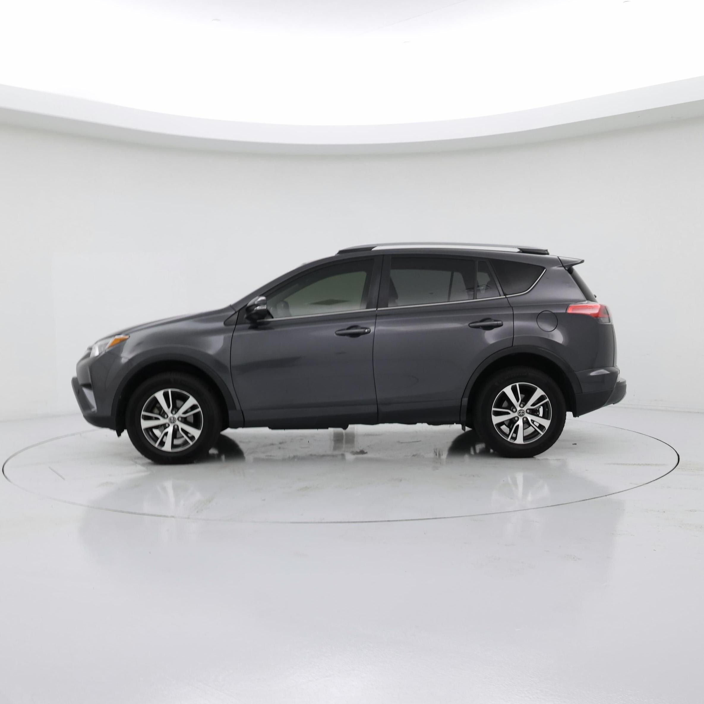Thumbnail: 2018 Toyota RAV4 - 3