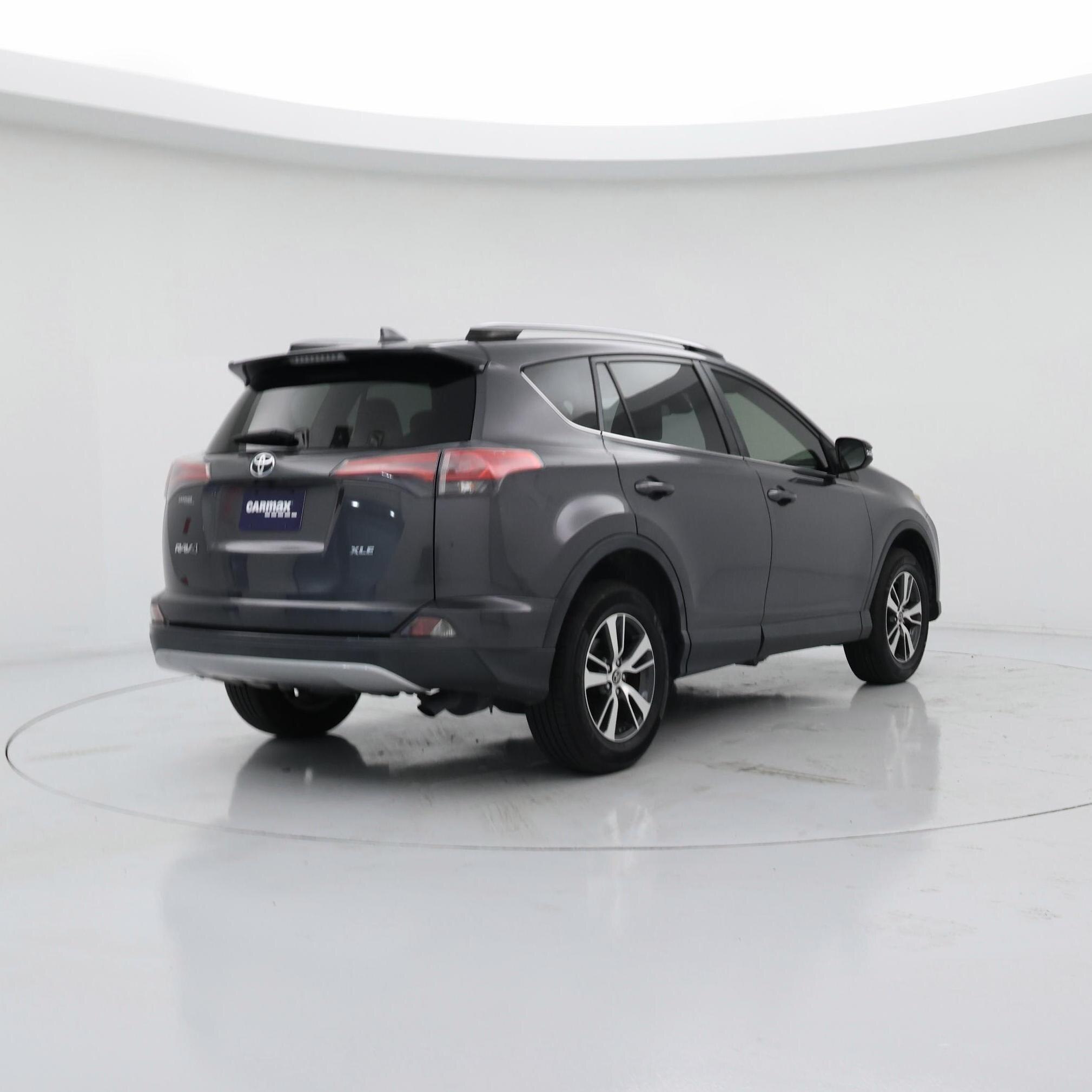 Thumbnail: 2018 Toyota RAV4 - 8