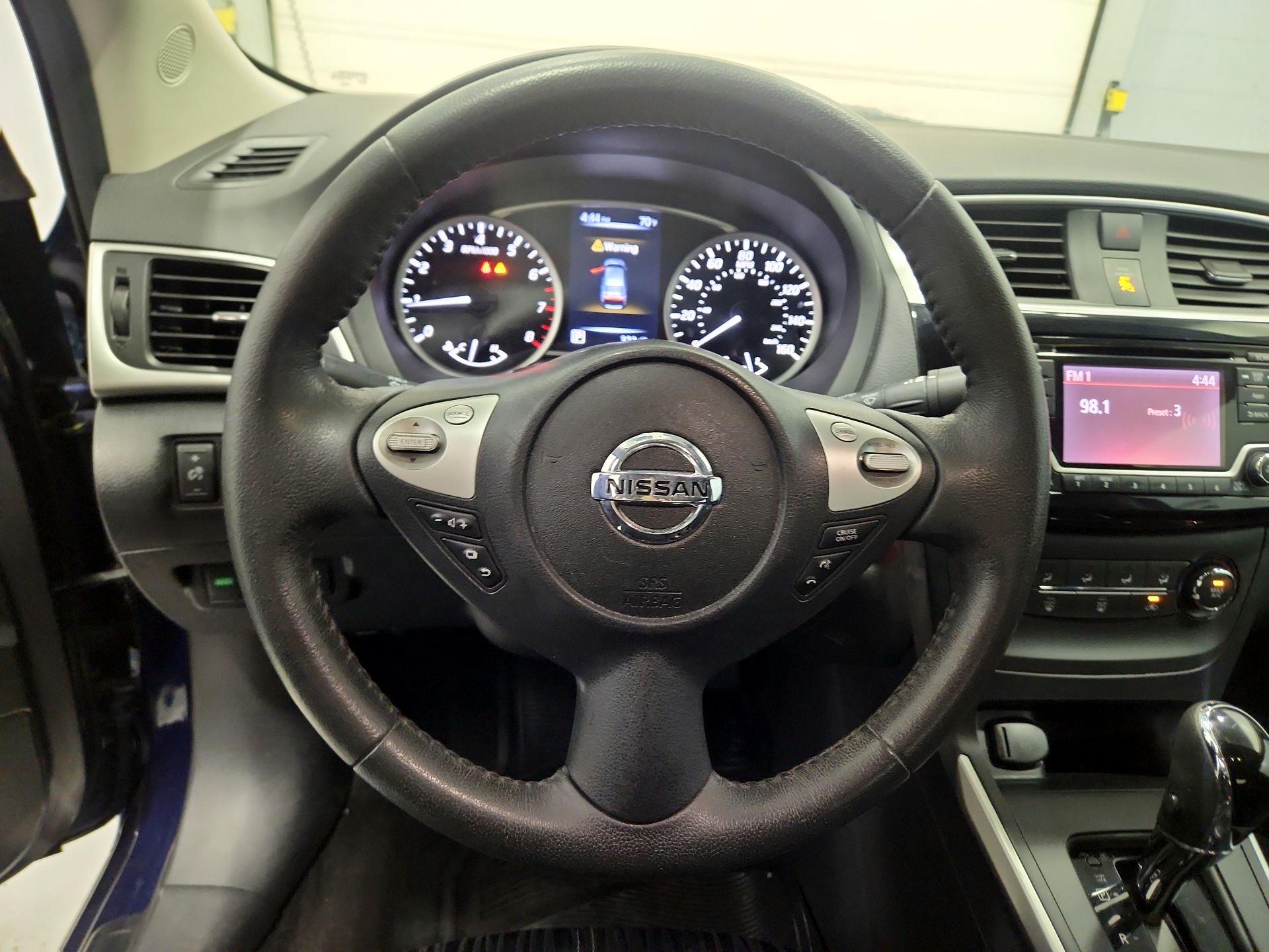 Thumbnail: 2016 Nissan Sentra - 10