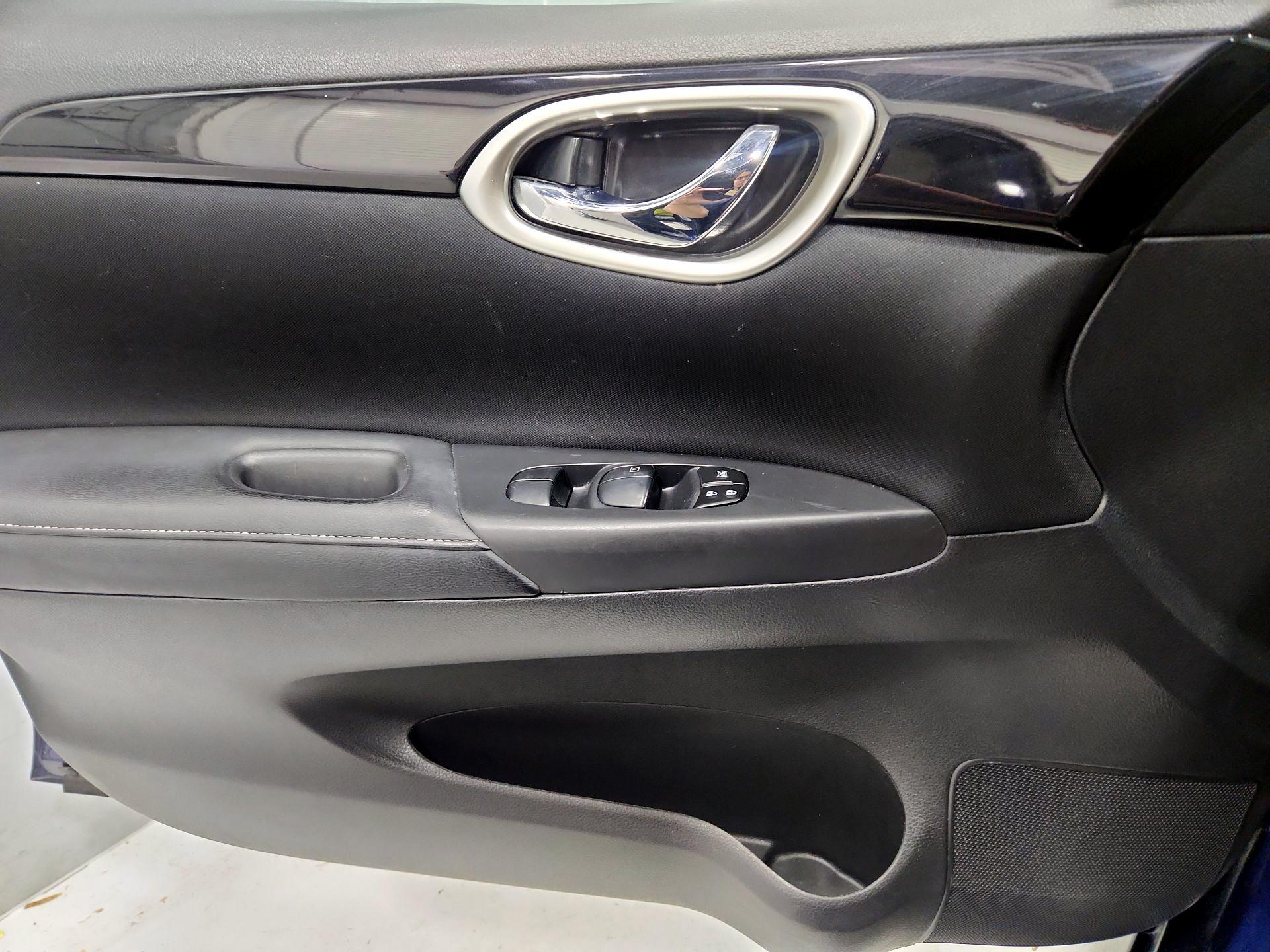 Thumbnail: 2016 Nissan Sentra - 12