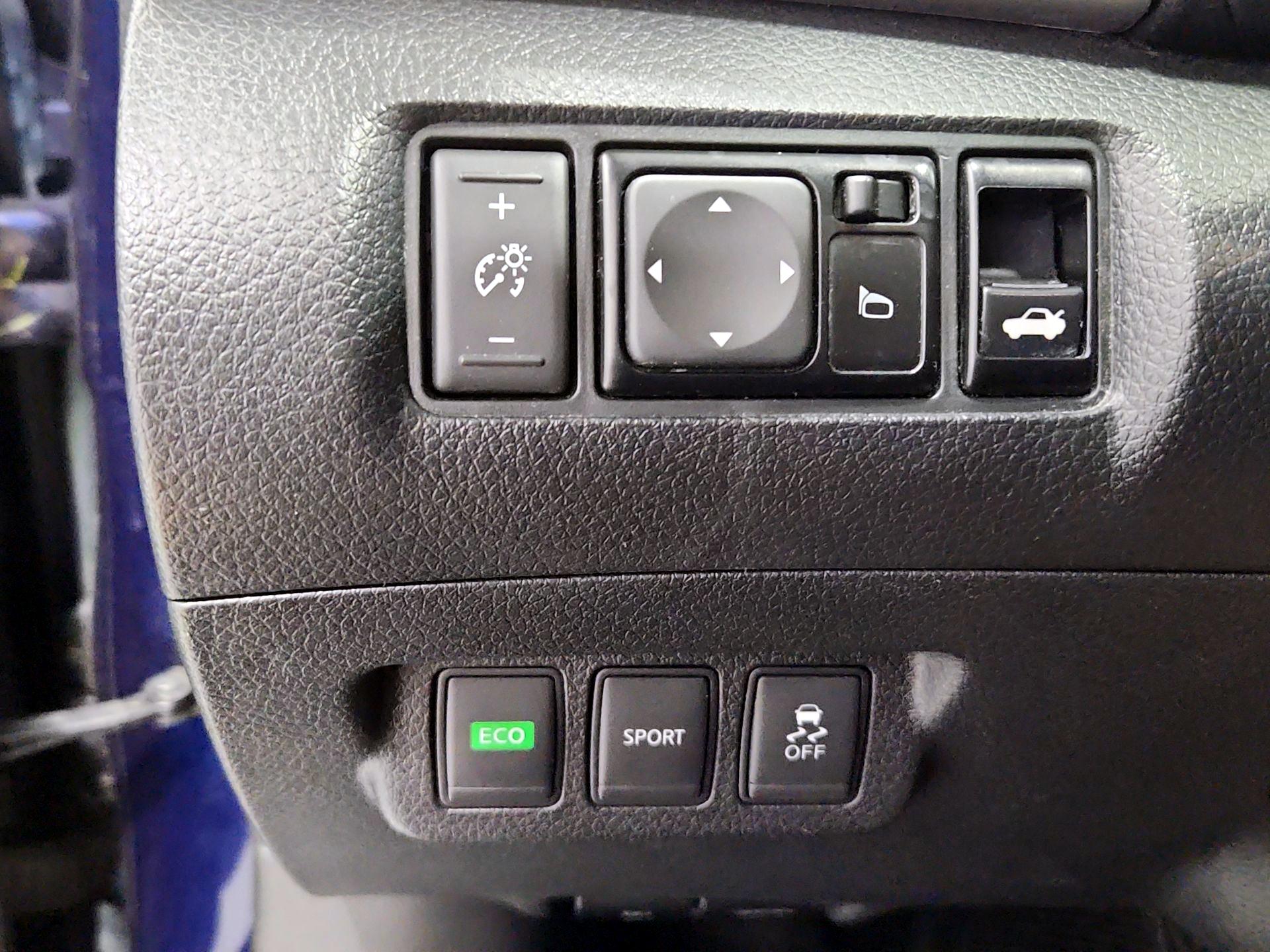 Thumbnail: 2016 Nissan Sentra - 13