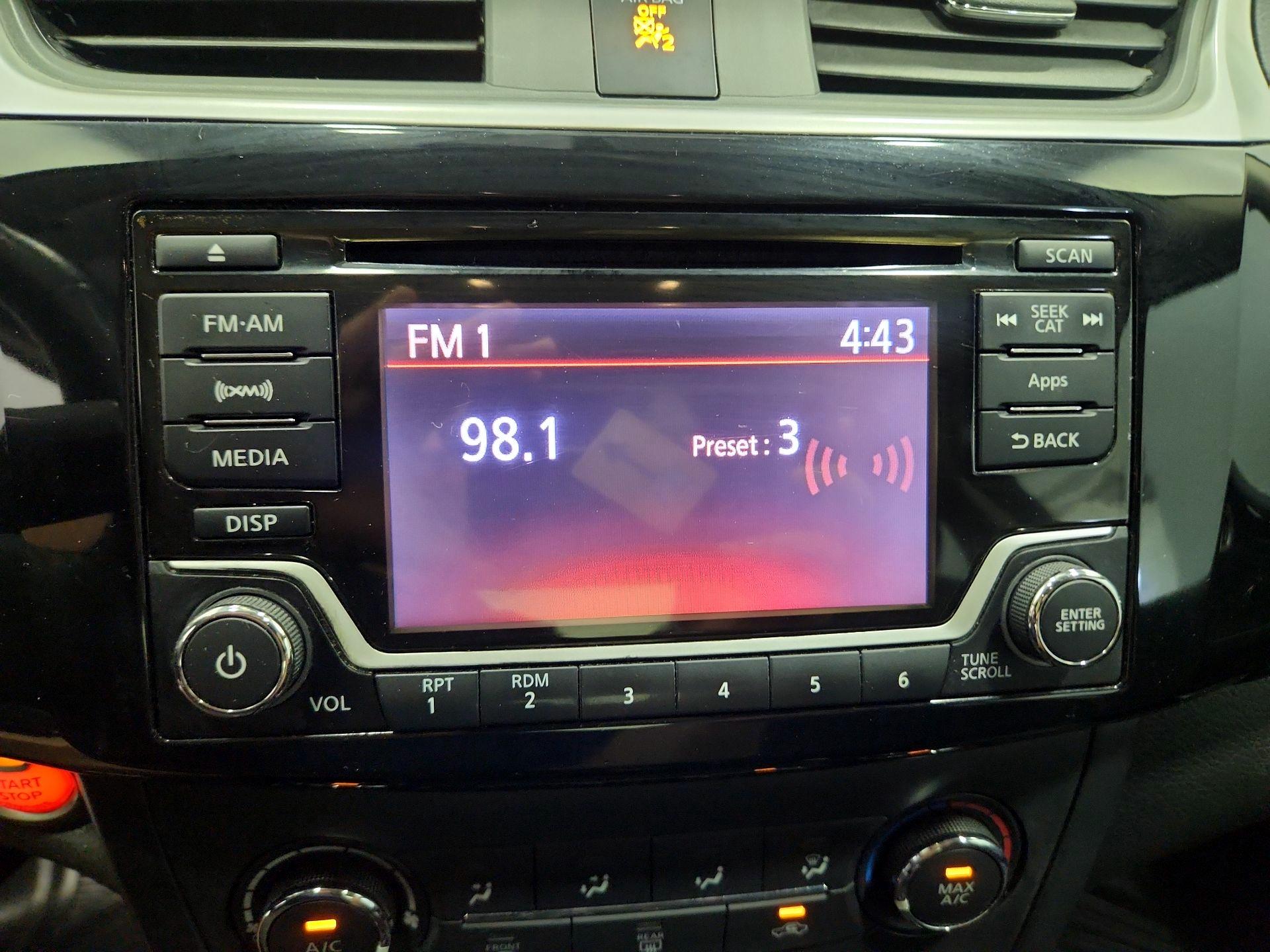 Thumbnail: 2016 Nissan Sentra - 15