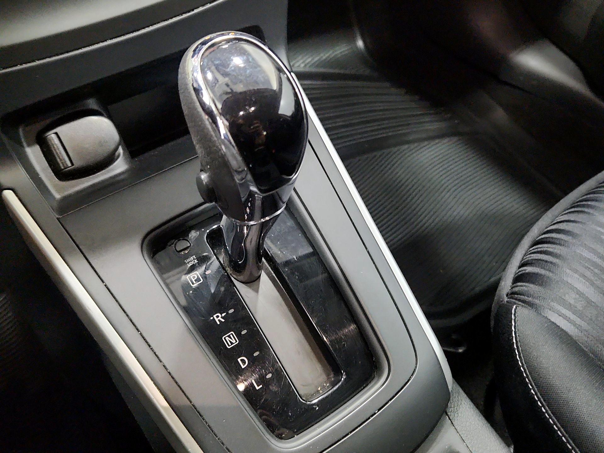 Thumbnail: 2016 Nissan Sentra - 17