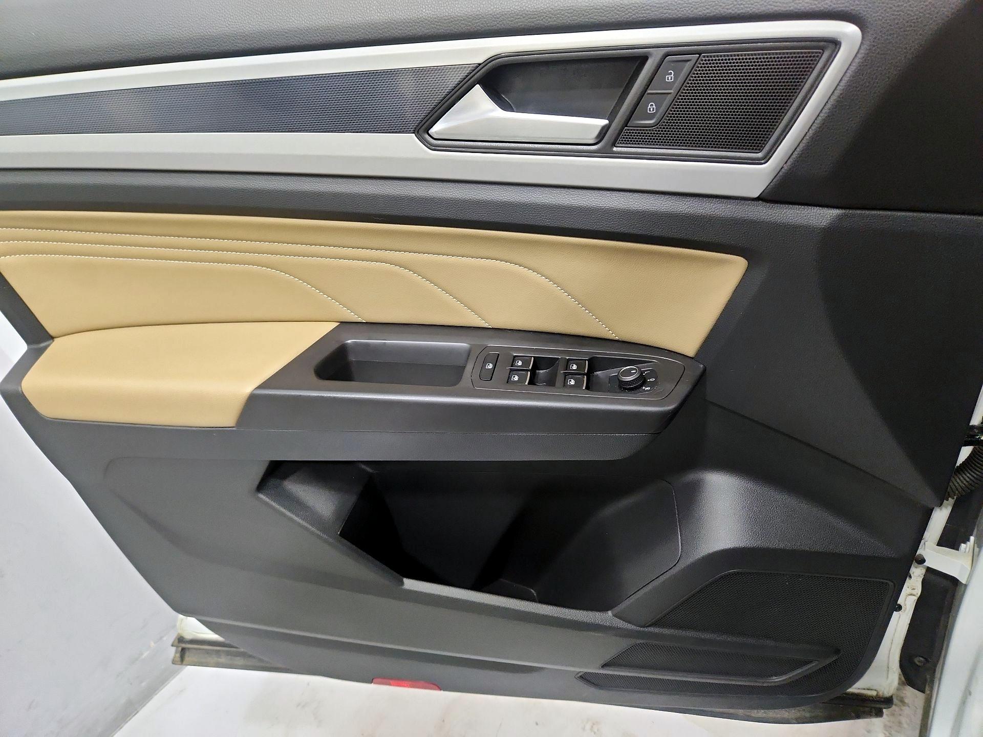 Thumbnail: 2022 Volkswagen Atlas - 12