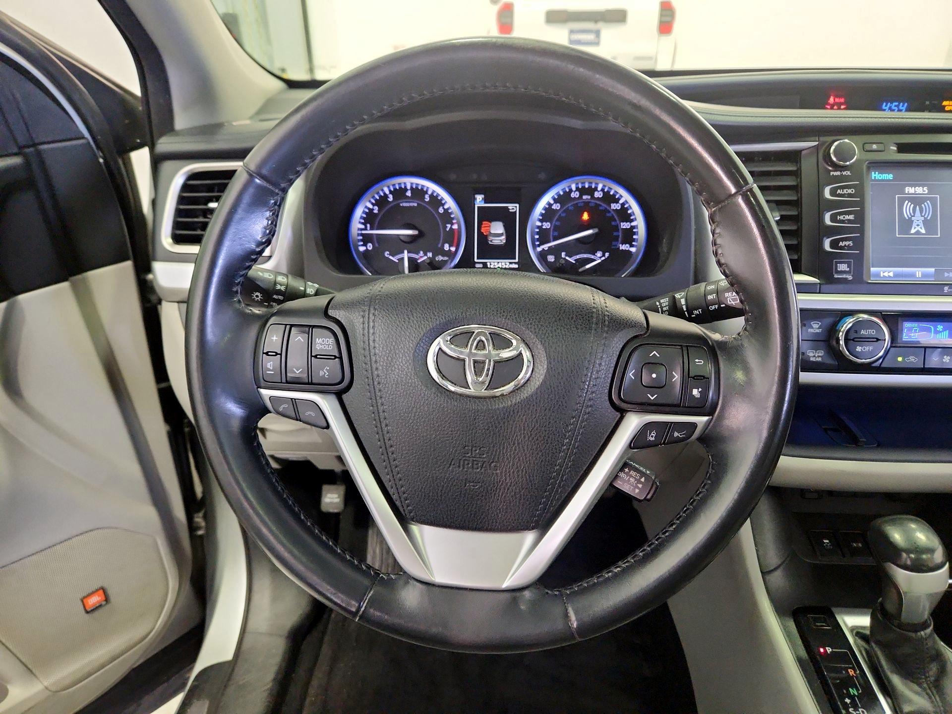 Thumbnail: 2017 Toyota Highlander - 10