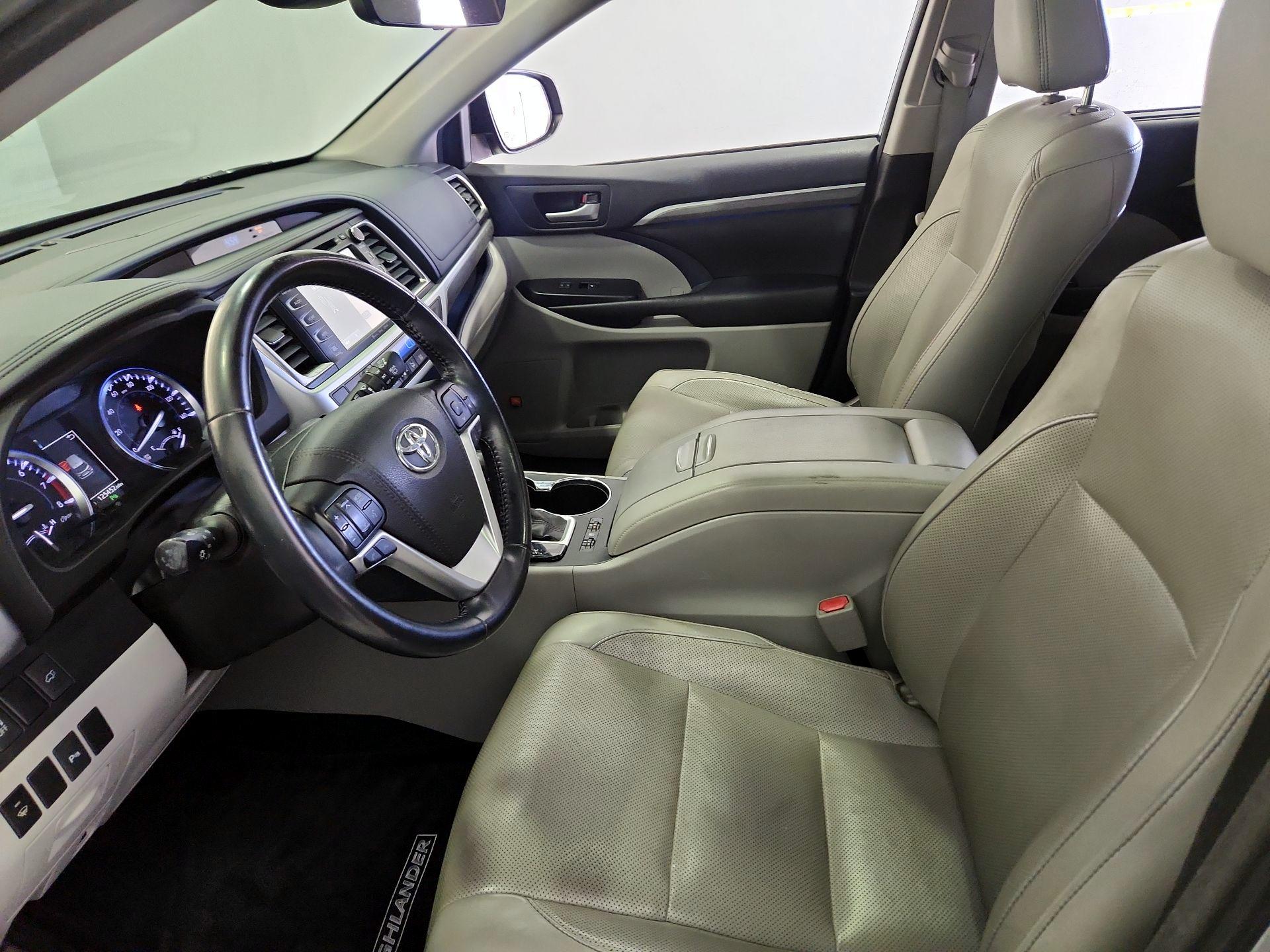 Thumbnail: 2017 Toyota Highlander - 11