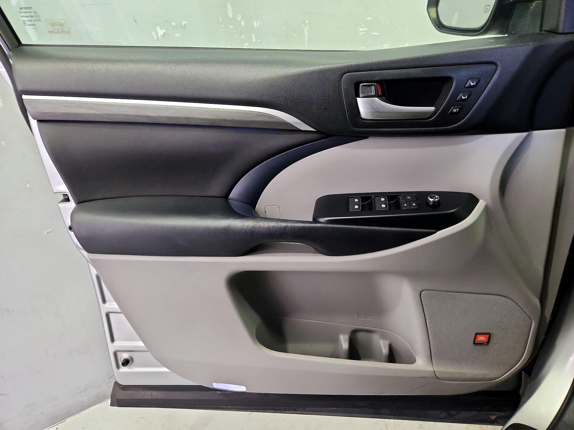 Thumbnail: 2017 Toyota Highlander - 12