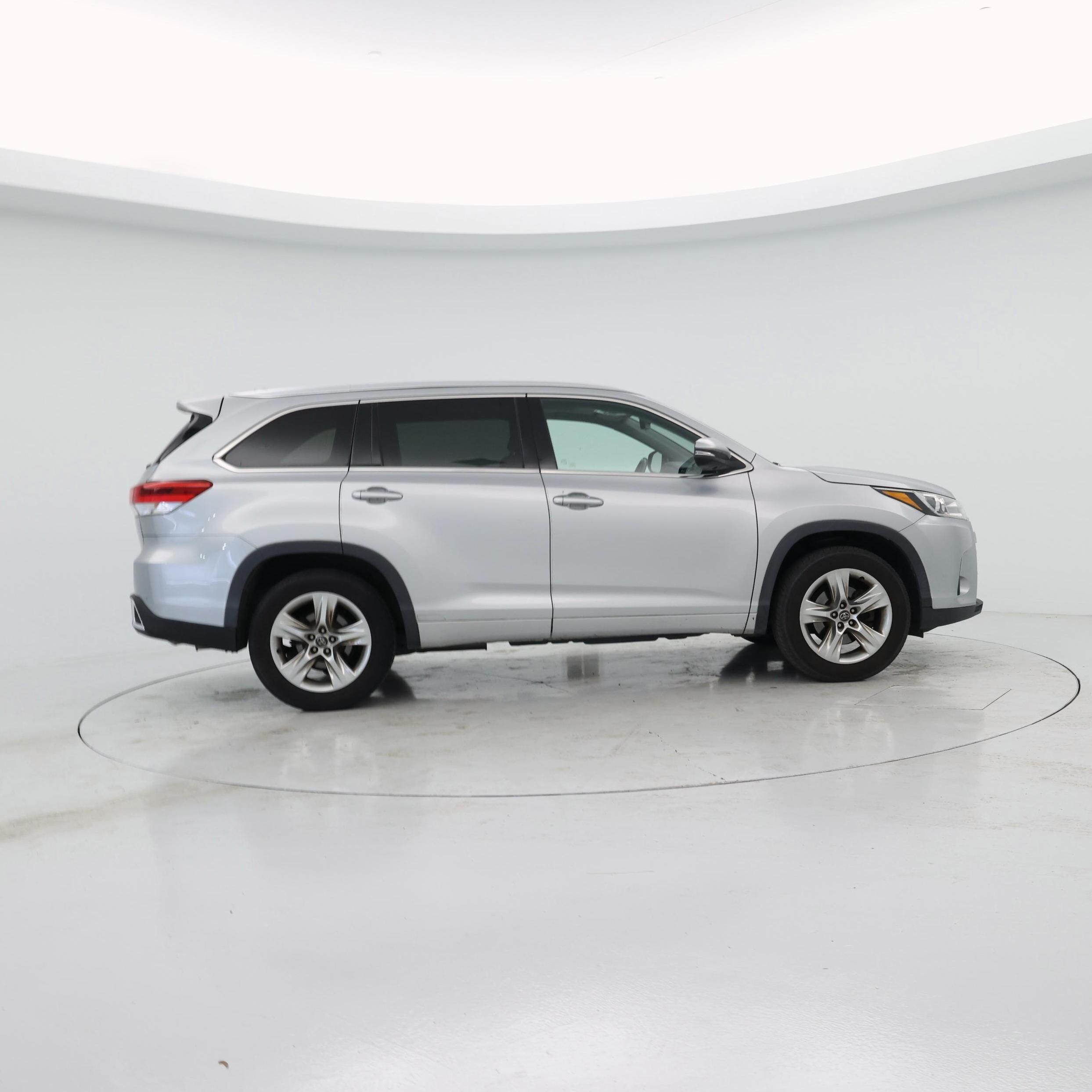 Thumbnail: 2017 Toyota Highlander - 7