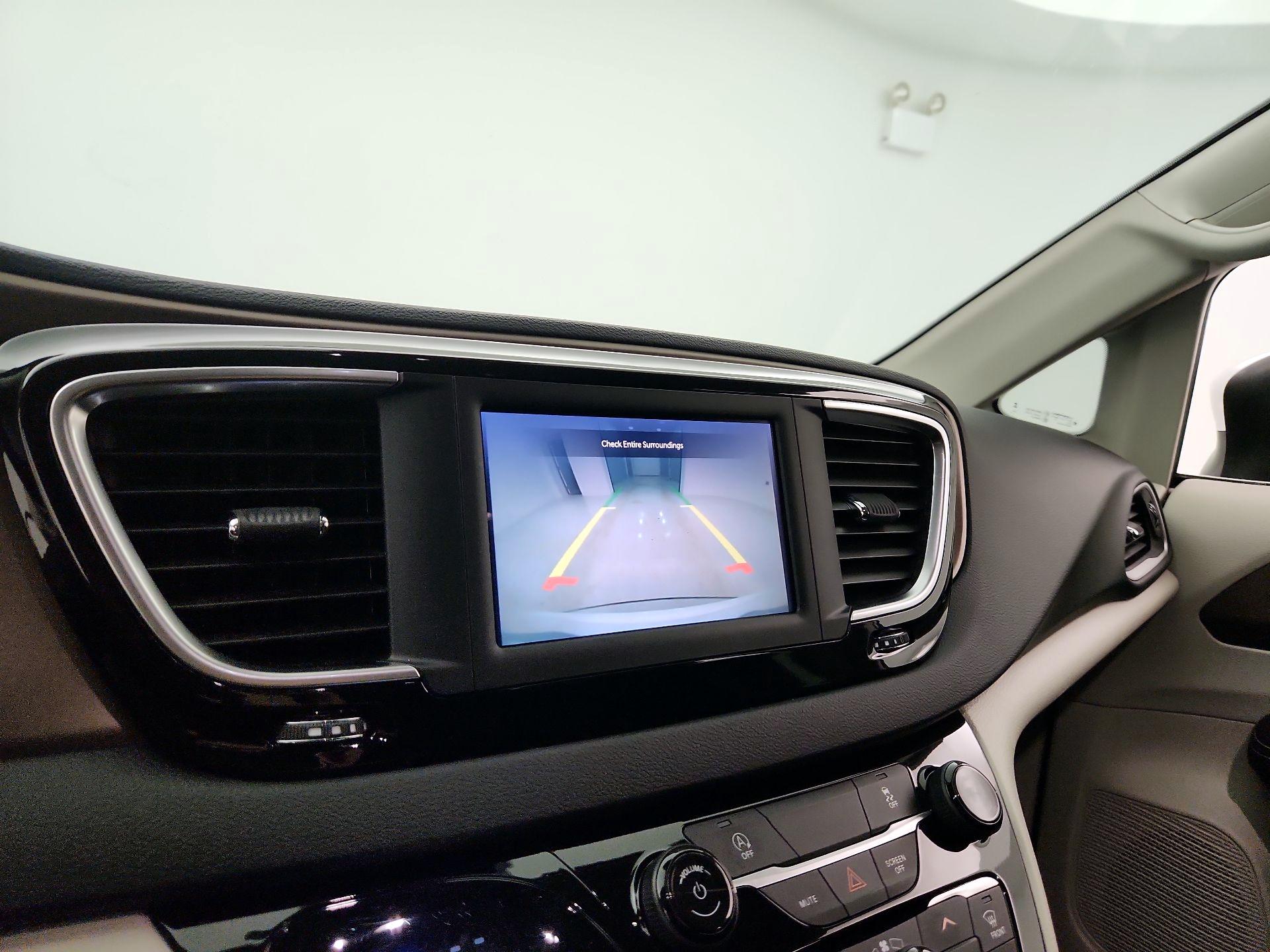 Thumbnail: 2023 Chrysler Voyager - 14