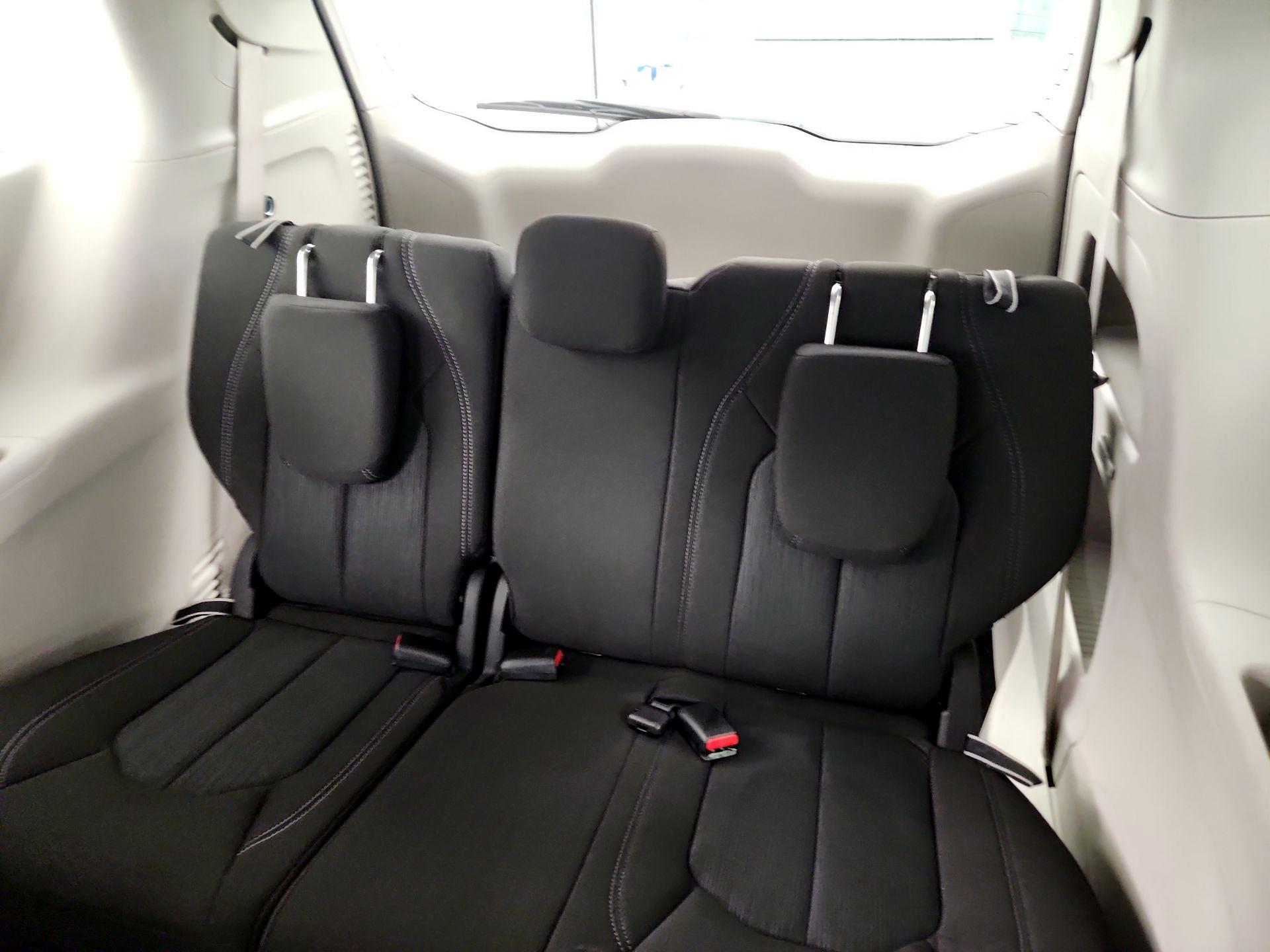 Thumbnail: 2023 Chrysler Voyager - 20