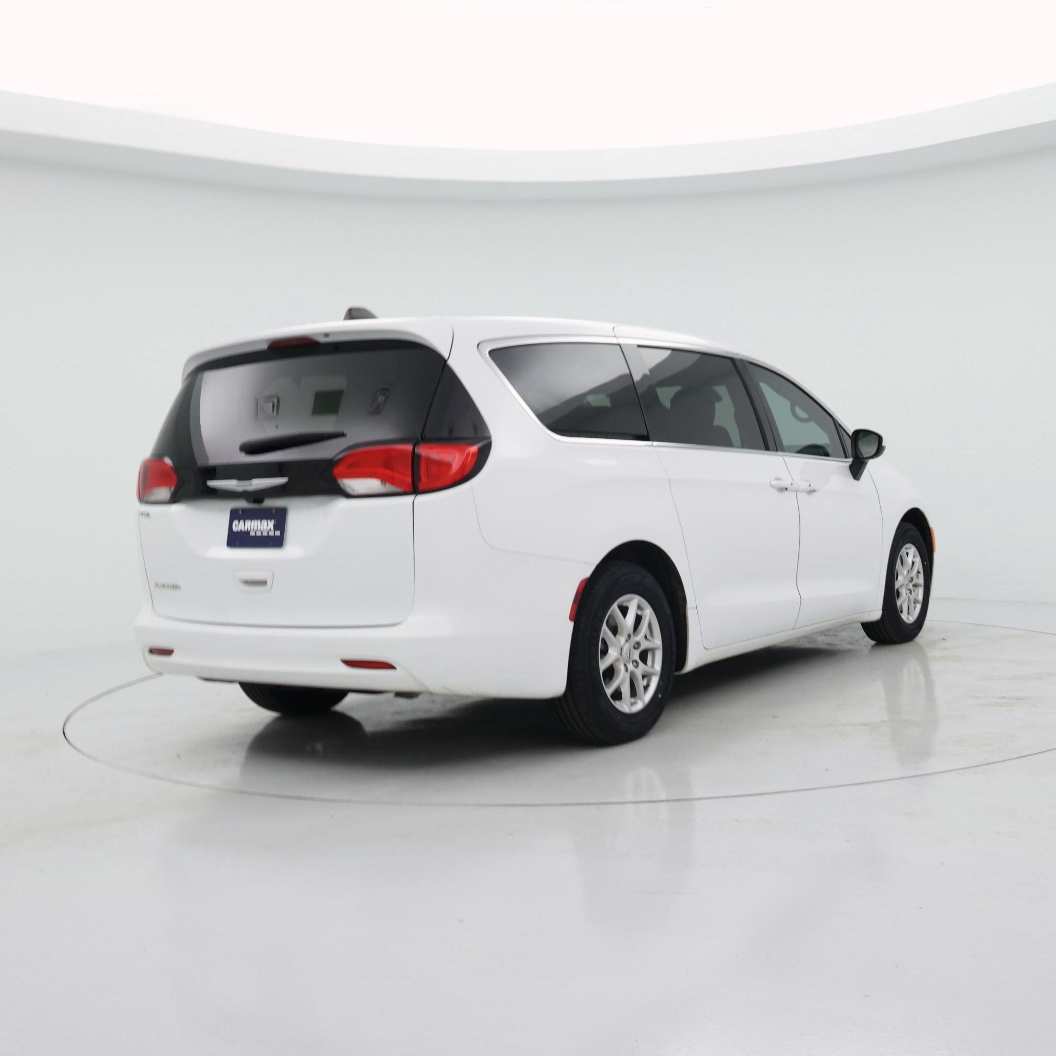 Thumbnail: 2023 Chrysler Voyager - 8