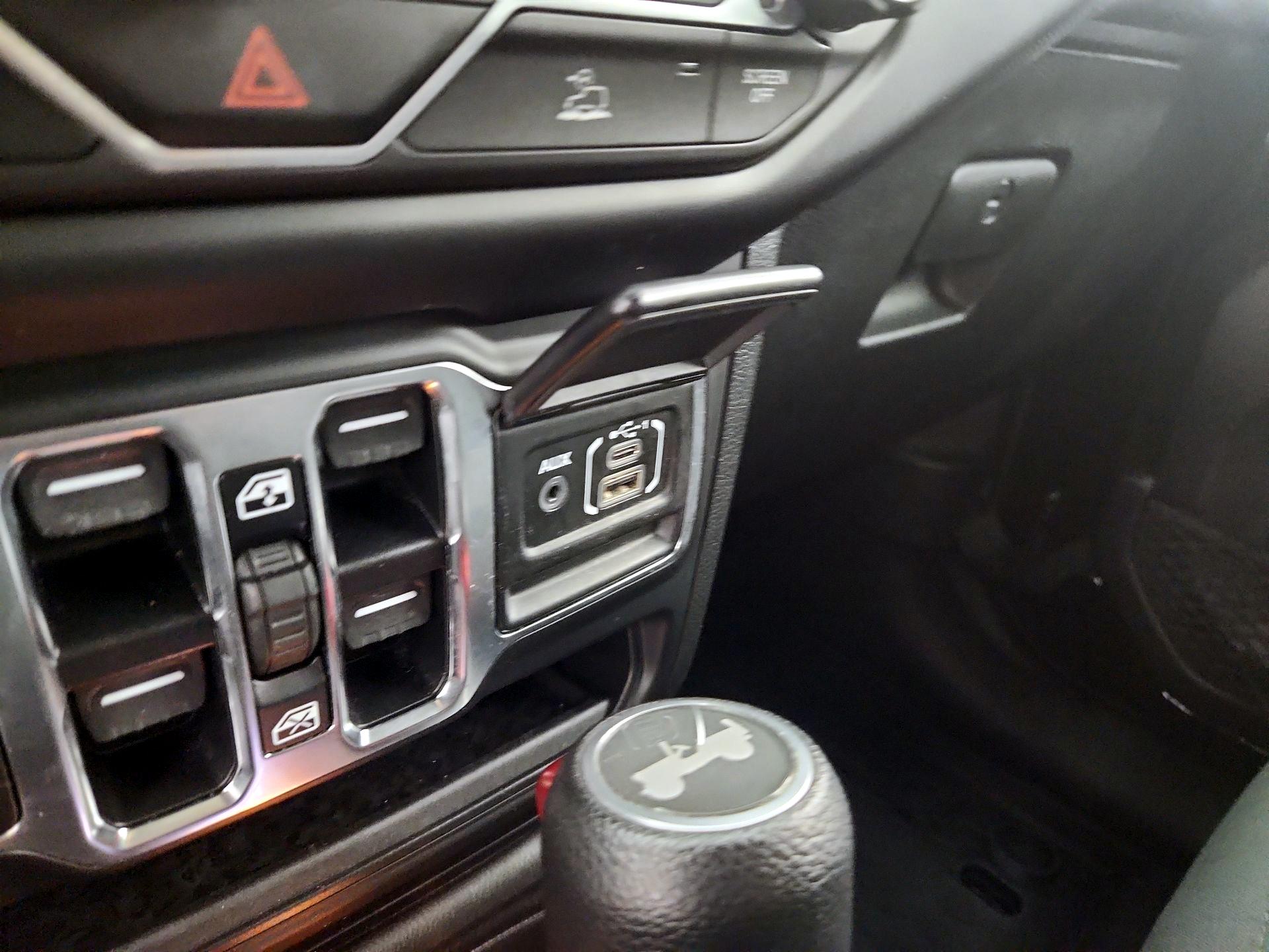 Thumbnail: 2021 Jeep Wrangler - 18